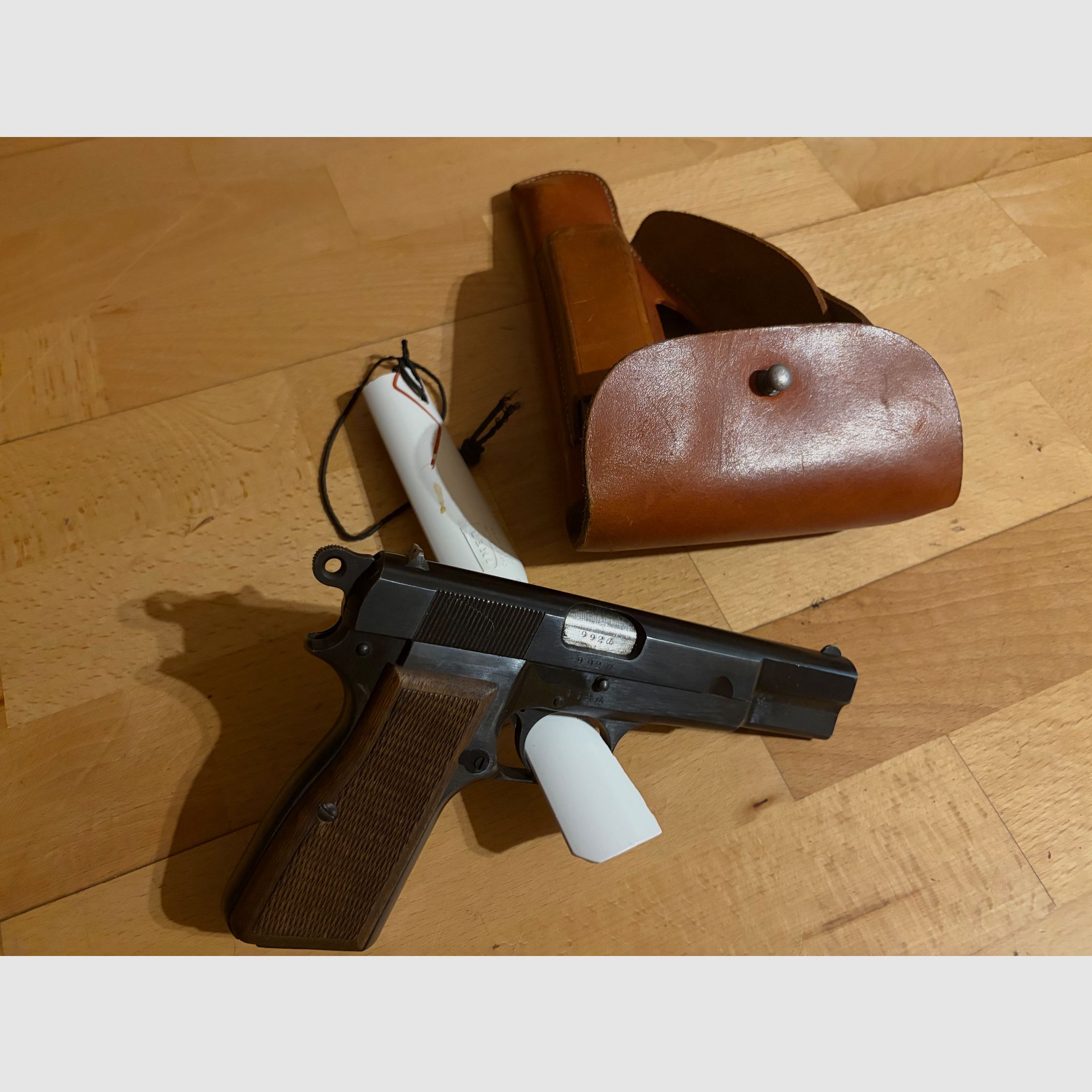 Pistolet FN, image 1 sur 2