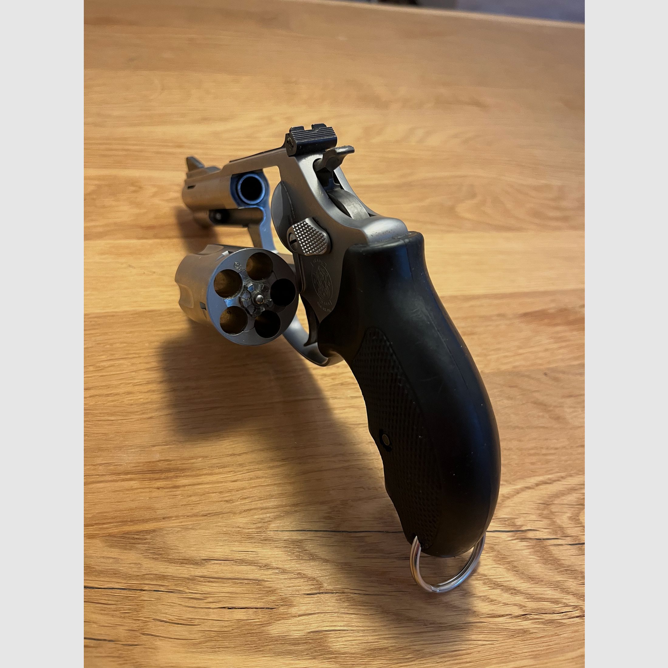 Revolver Smith & Wesson 60-10 caliber .357 Mag small hunter