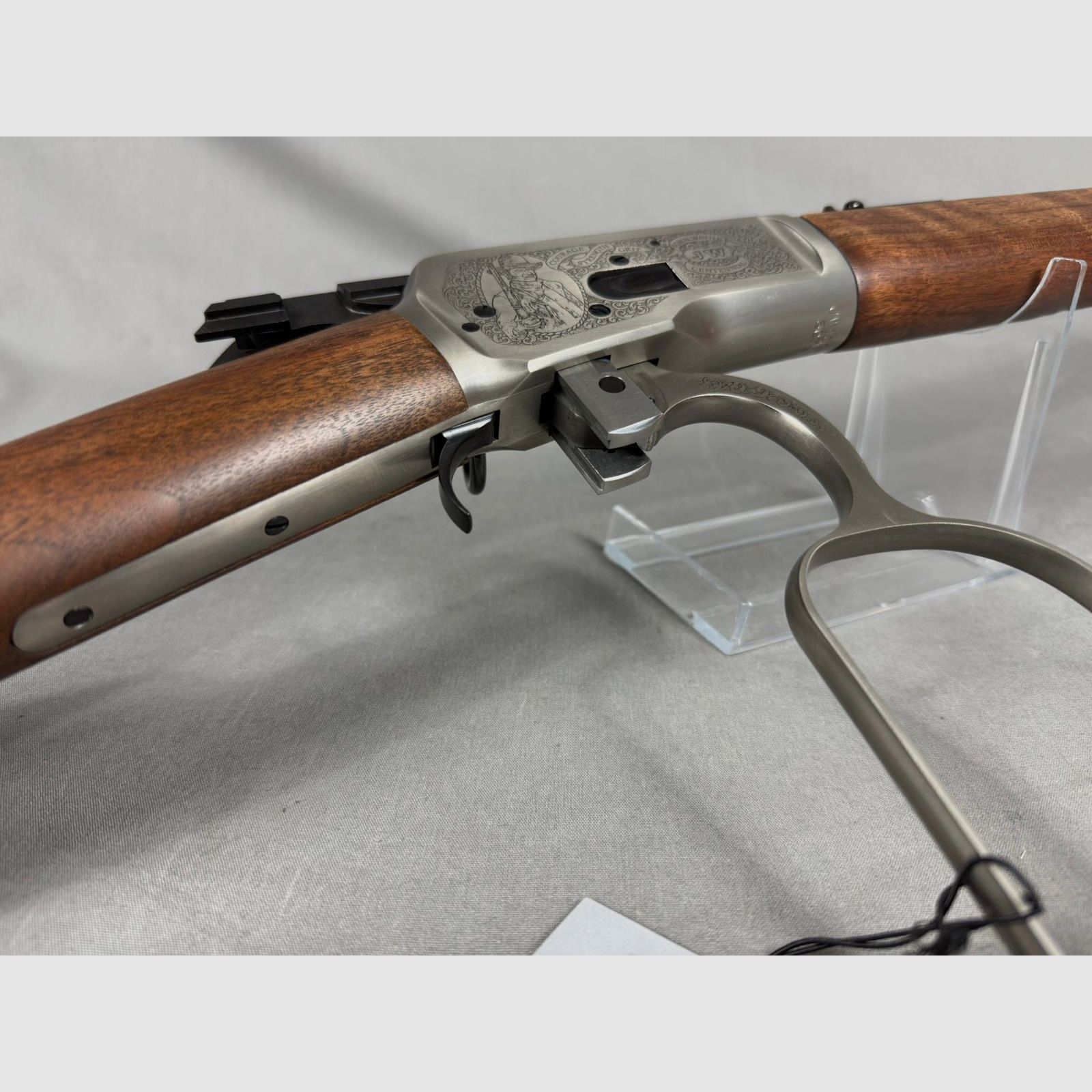 Winchester Mod. 1892  "John Wayne 100th Anniversary Custom Grade"   (.44-40 WCF)