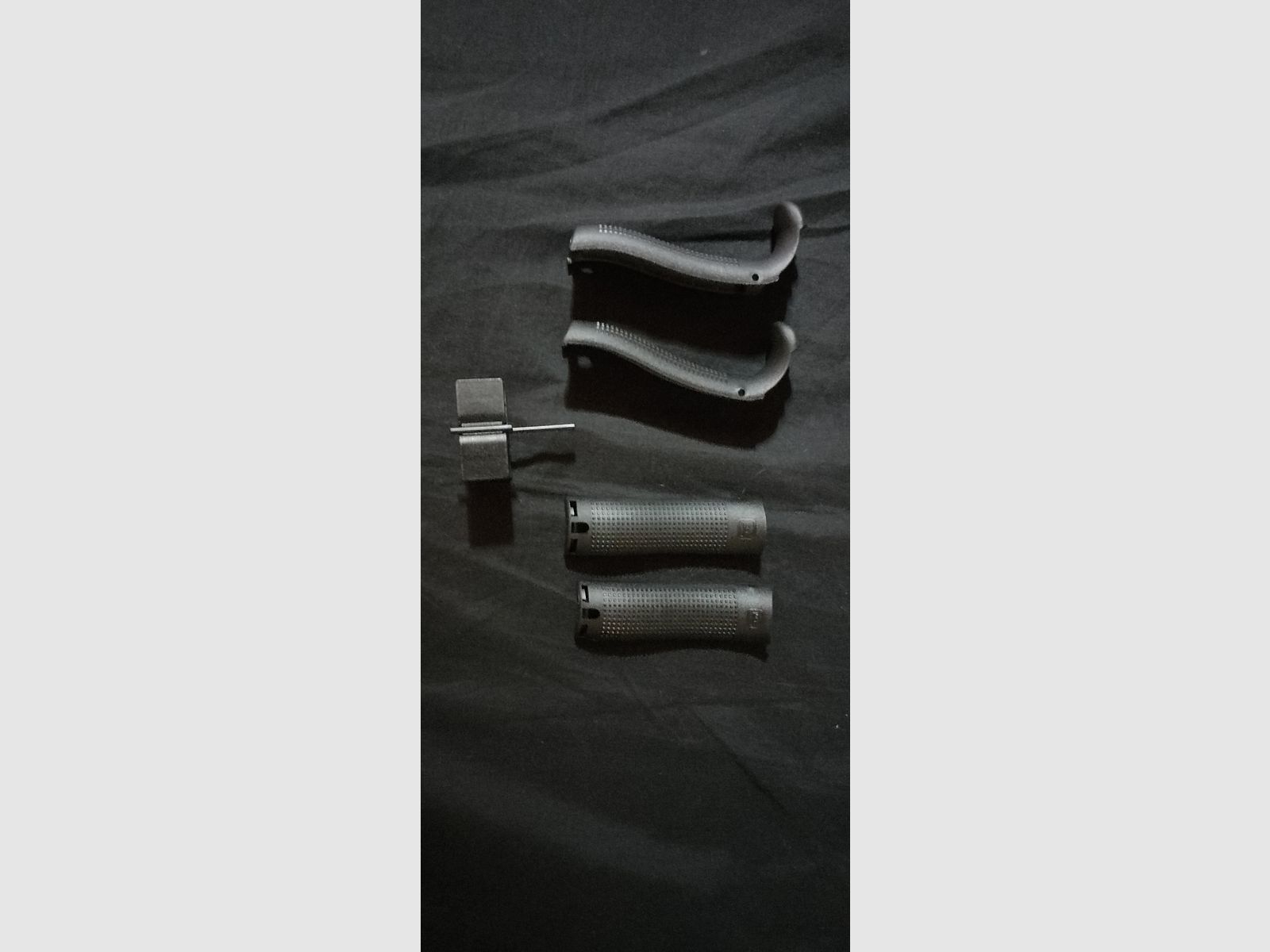 Backstraps 4 teiliges Griffschalenset Glock 17 baugleiche Modelle, 2x mit 2x ohne Beavertail  Größe M-2mm  Größe L-4mm