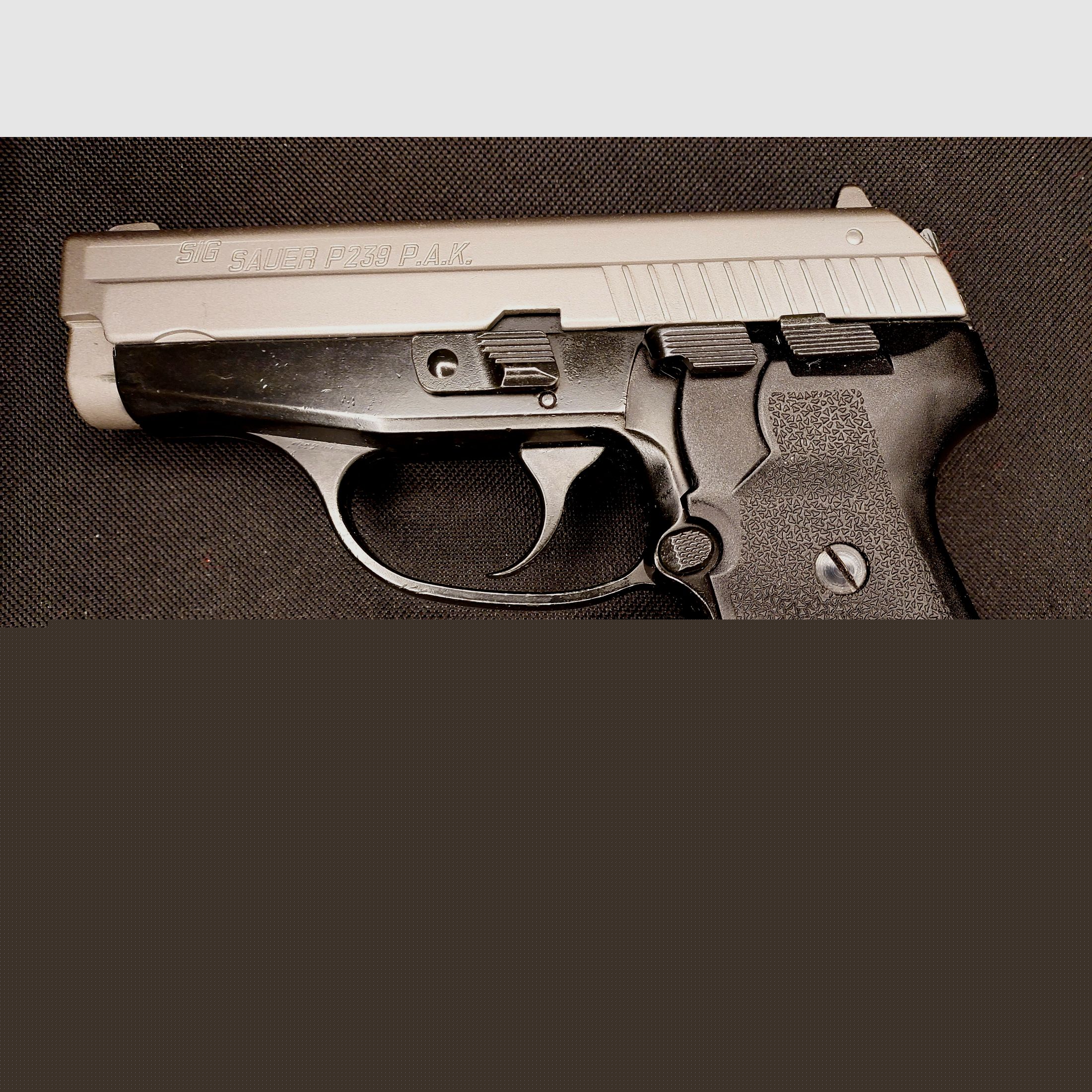 Sig Sauer P239 Nickel Schreckschusspistole im Kaliber 9 mm P.A.K. (PTB874) mit Fobus Holster