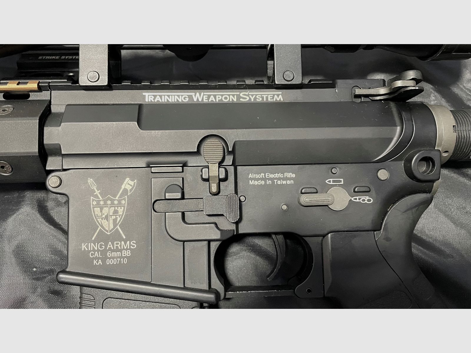 King Arms M4 TWS KeyMod Dinosaur Elite Vollmetall S-AEG 6mm BB schwarz