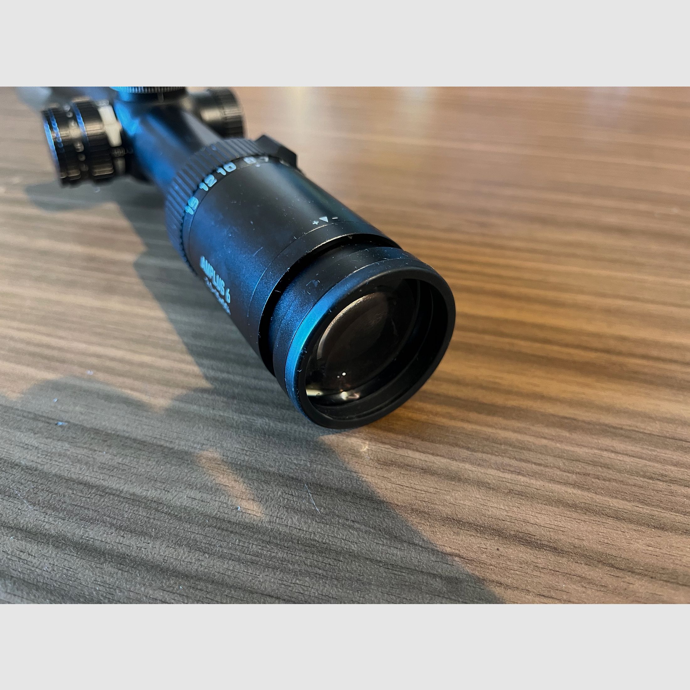 LEICA AMPLUS 6 2.5-15x50i Zielfernrohr (BDC), Absehen L - 4a + Flip Cover vorne