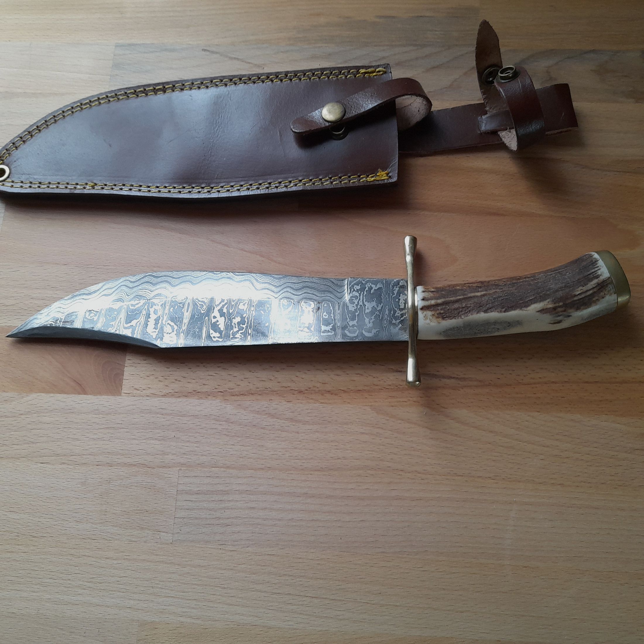 Hirschfänger, Jagdmesser, Damastklinge ca. 24 cm, Griff Hirschhorn, Lederscheide