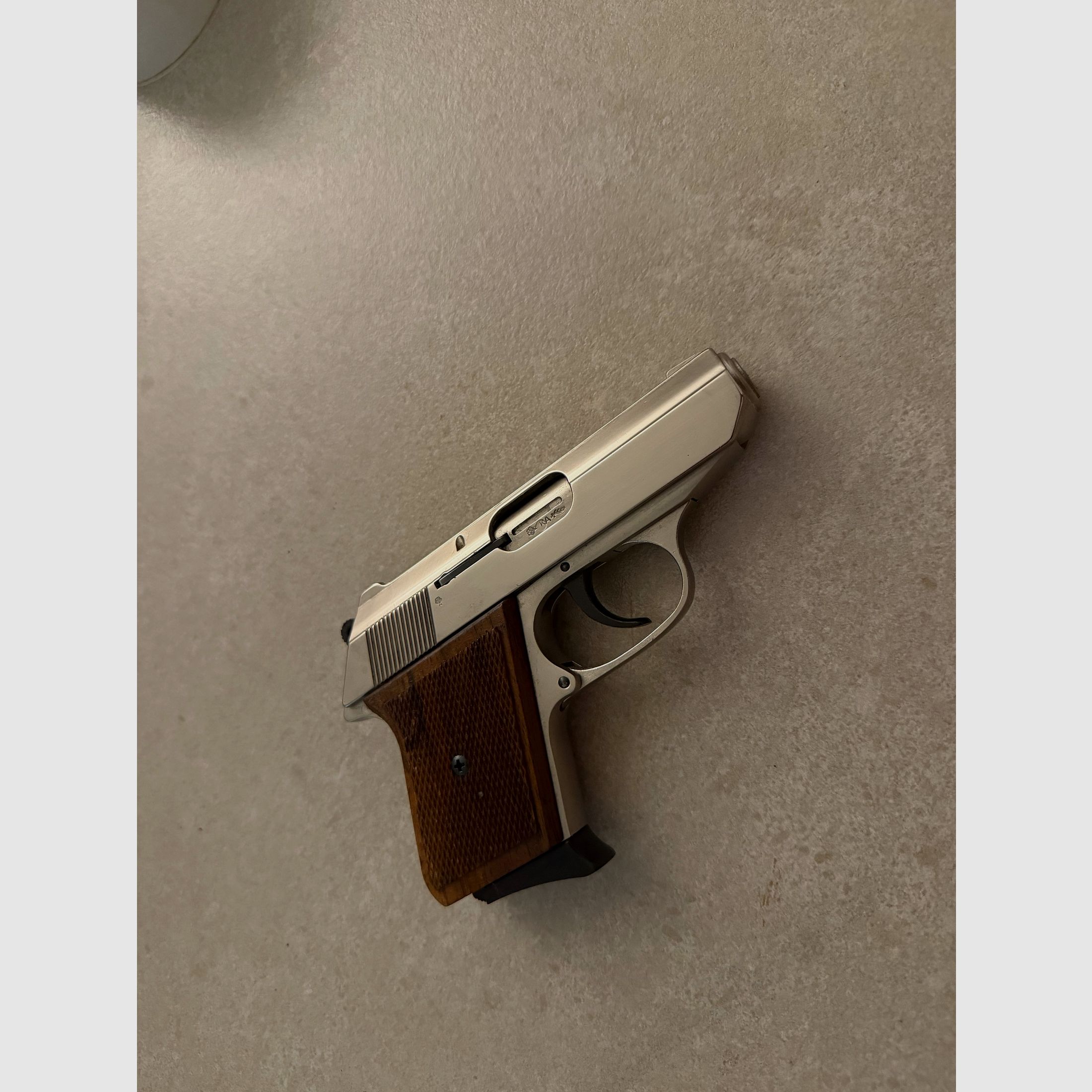 Pistolet gazowy Röhm RG 9 8mm niklowany z drewnianą rękojeścią