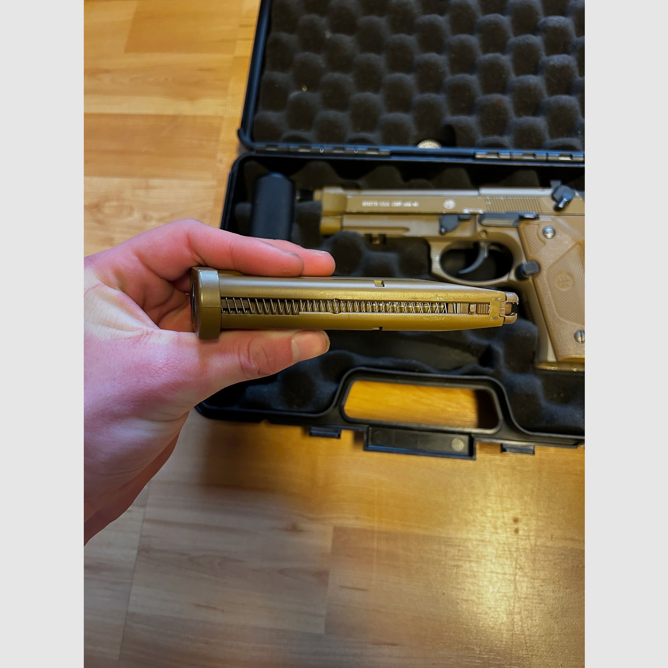 Beretta Airsoft – Coyote, d'occasion avec silencieux