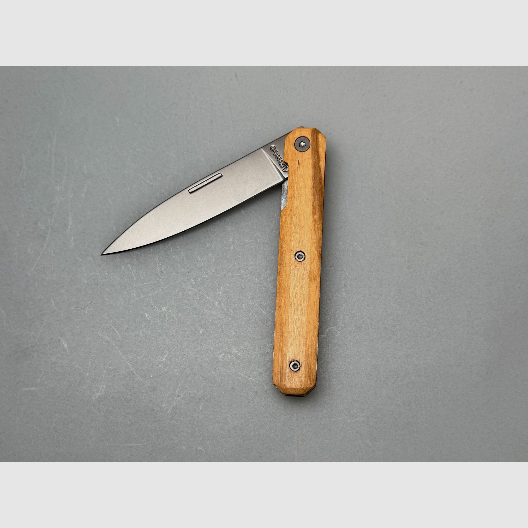 Cuchillo Akindo 18H07, titanio, madera de olivo, imagen 3 de 3