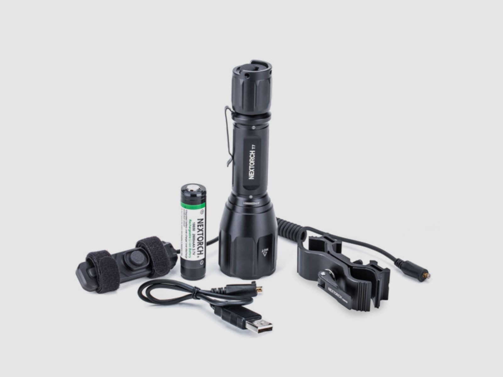 Latarka myśliwska Nextorch T7 z zasięgiem świecenia 510 metrów i akcesoriami myśliwskimi w zestawie