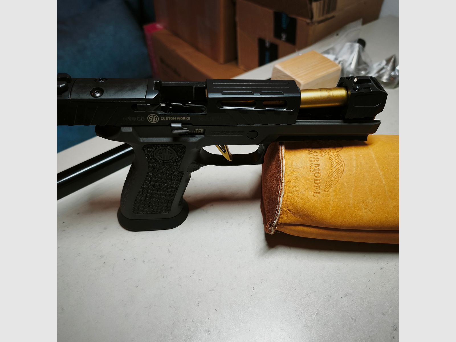 Sig Sauer P320 Spectre COMP pistool met rode stip Romeo