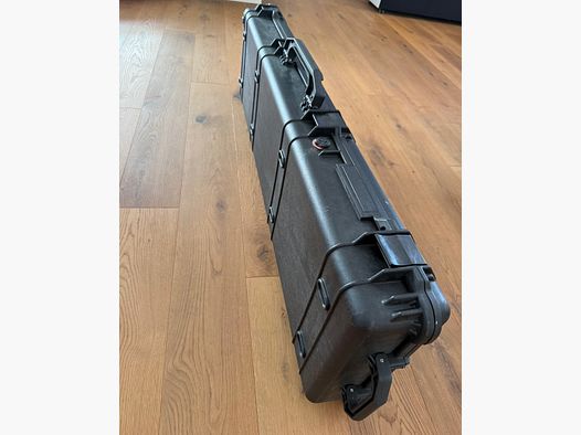 Peli Case 1750 Waffenkoffer mit Schaum, Schwarz, Wasserdicht