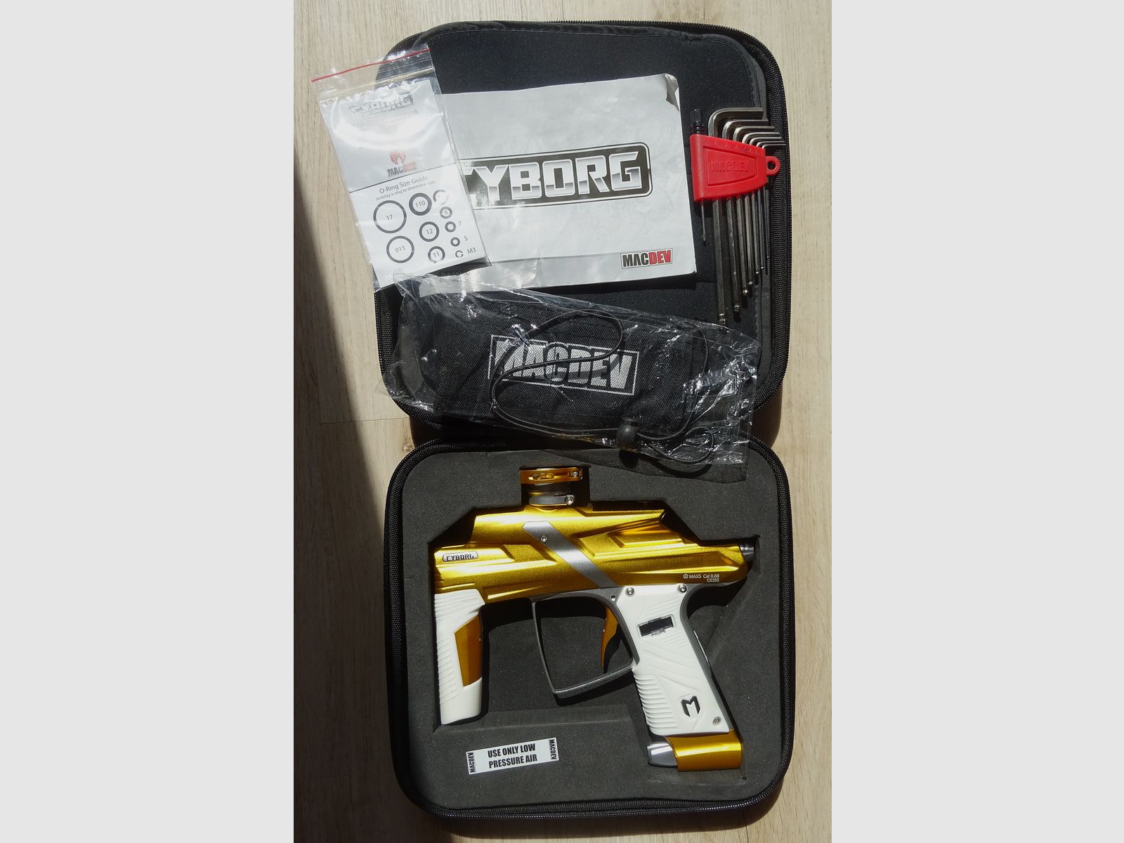 MacDev Cyborg 6 Gold – Silver – White (collector's item)