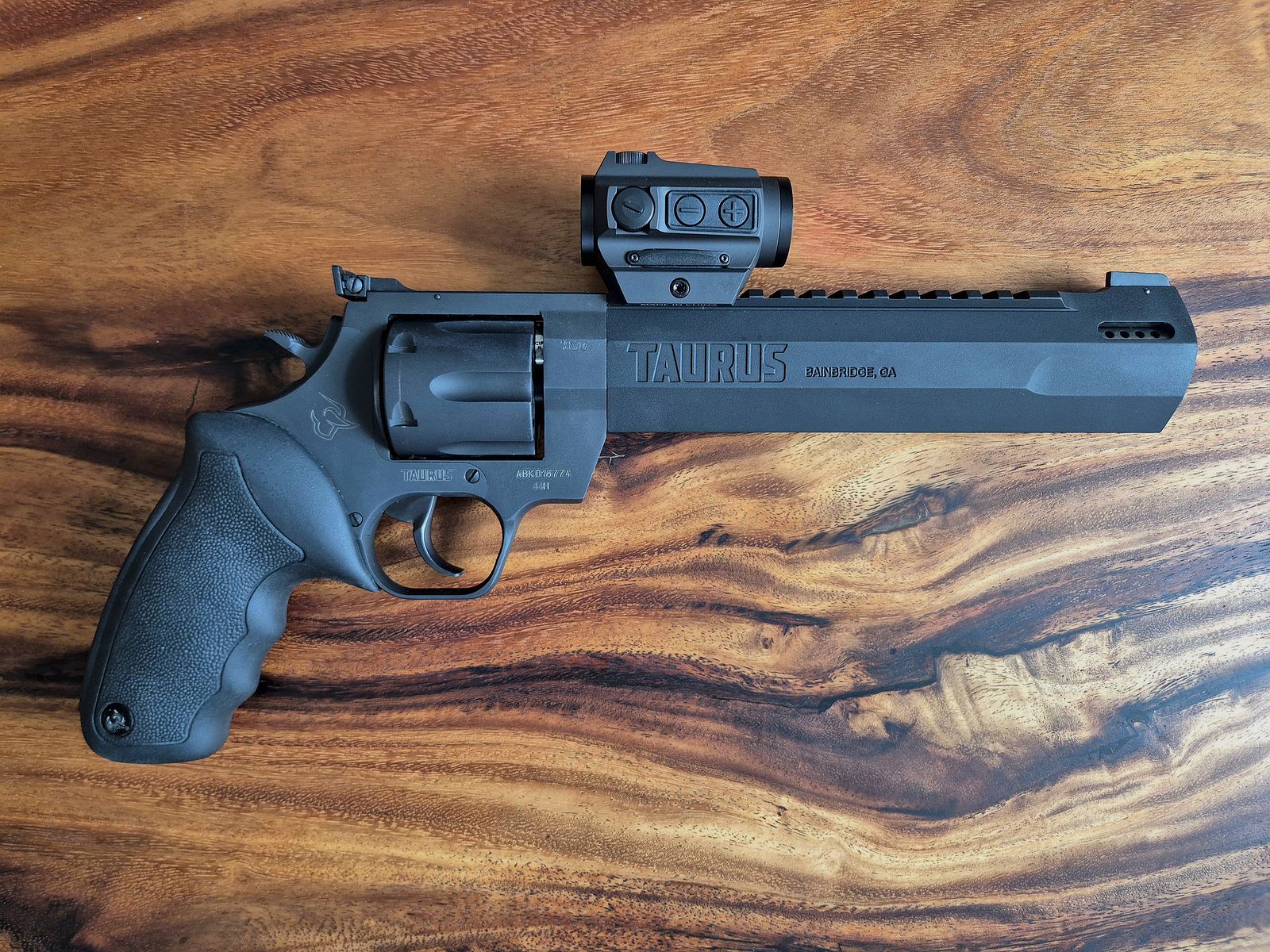 Taurus Raging Hunter 8 3/8" Lauf .44 Mag. inkl. Holosun Elite HE503C-U-GR – Neuwertiger Zustand