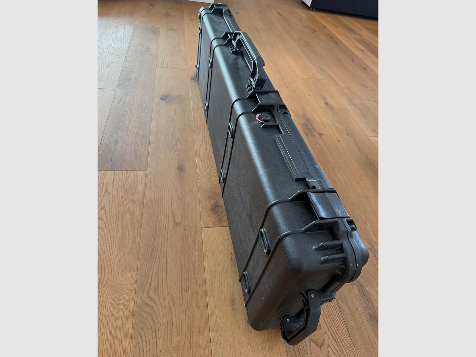 Peli Case 1750 Waffenkoffer mit Schaum, Schwarz, Wasserdicht