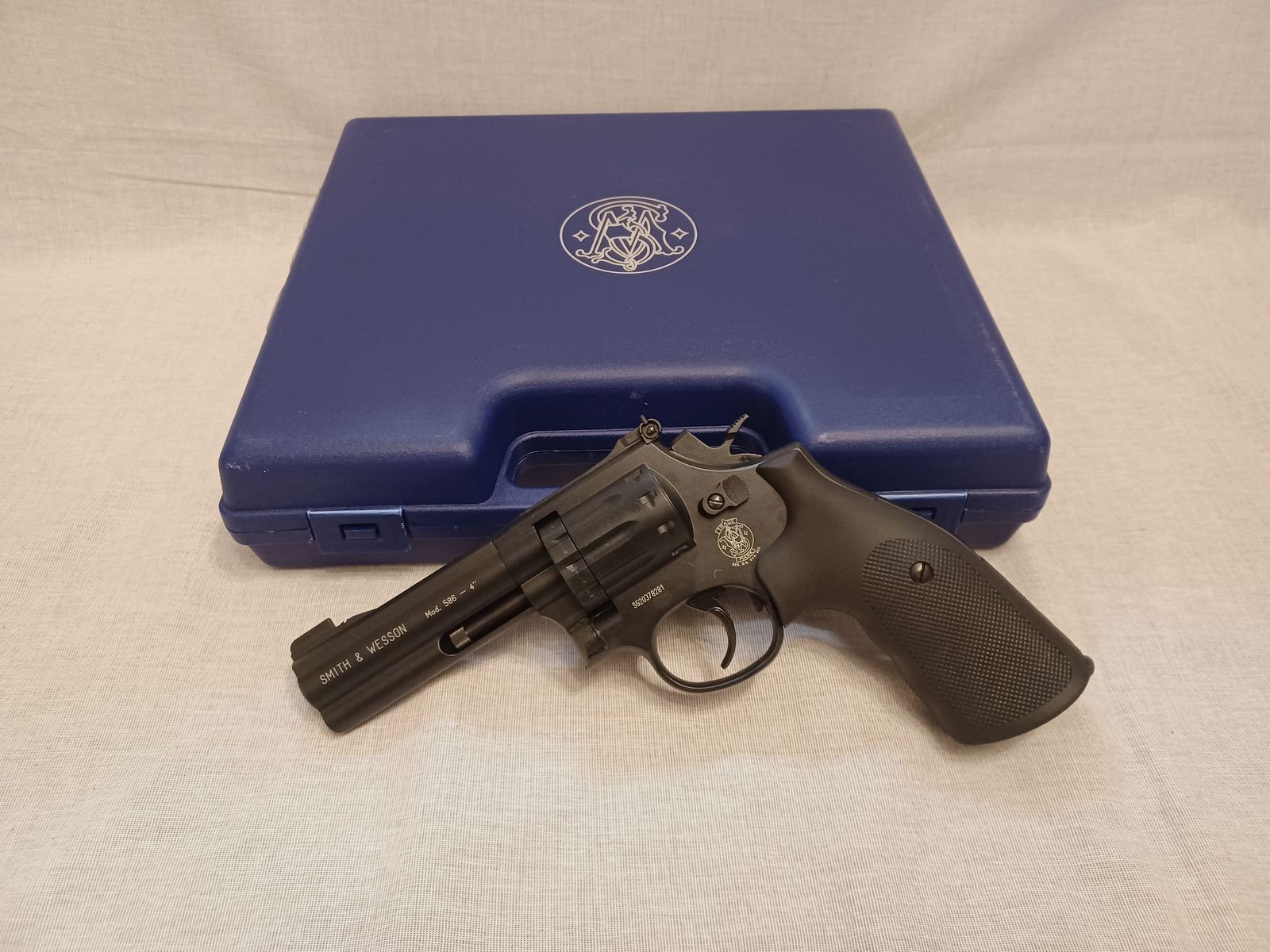Smith & Wesson 586 - 4" / black / 4,5 mm Diabolo / CO2 / Revolver / OVP (102)