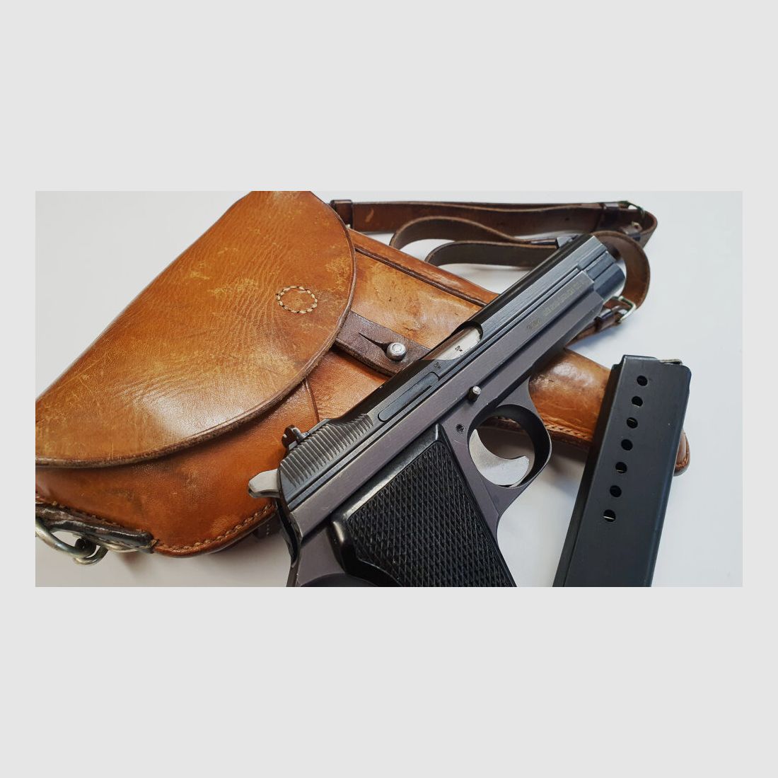 SIG Pistole SIG P210-2 im Kaliber 9mm Luger (9x19) Inkl. Holster und Reservemagazin,MADE IN SWITZERLAND