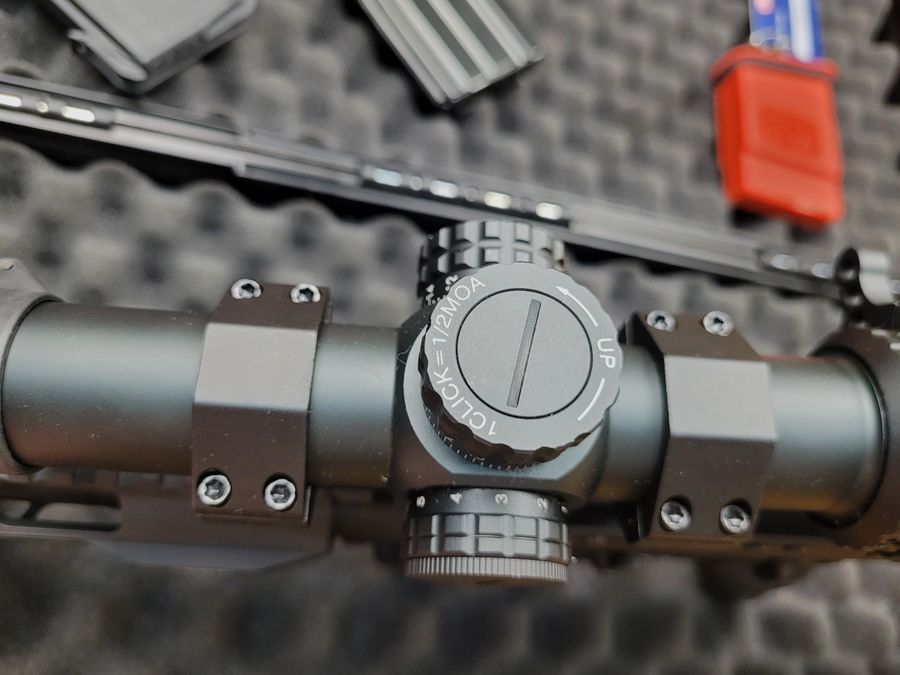 AR 15 Büchse – Marke ADC – Modell M5 Version Custom Plus – Kal. 223 – in Originalkoffer – Custom-Zubehör einschließlich Zielfernrohr – mechanische Visierung UTG – Firefield Reflex-Zielfernrohr – gefrästes Gehäuse – 12,5 Zoll kaltgeschmiedeter Lauf – ideal für Schüsse bis 600m – gebraucht im neuwertigen Zustand, Bild 22 von 35