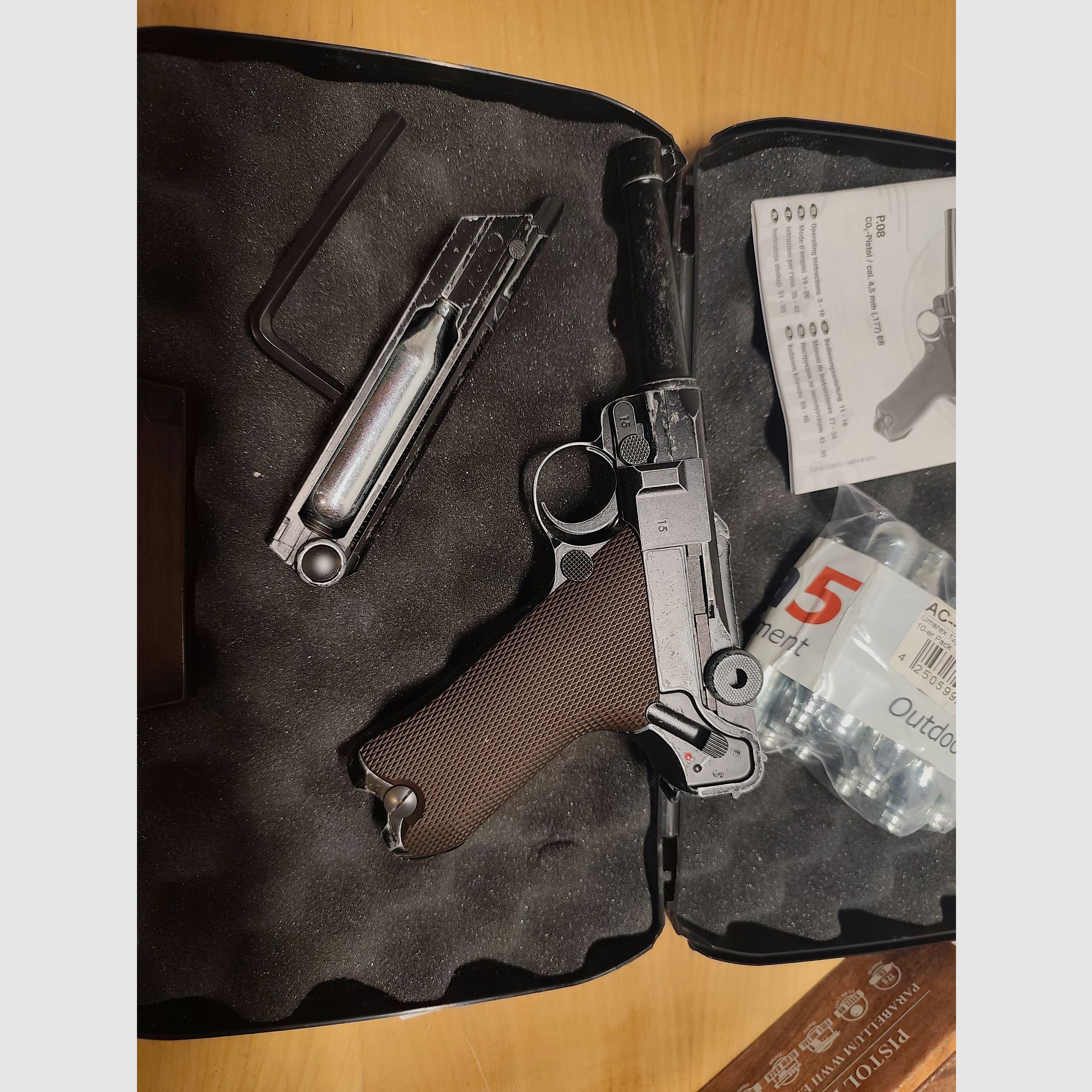 Umarex Legends P08 WWII Special Edition - pistola CO2 de 4,5 mm con balines de acero y blowback (P18), imagen 4 de 6