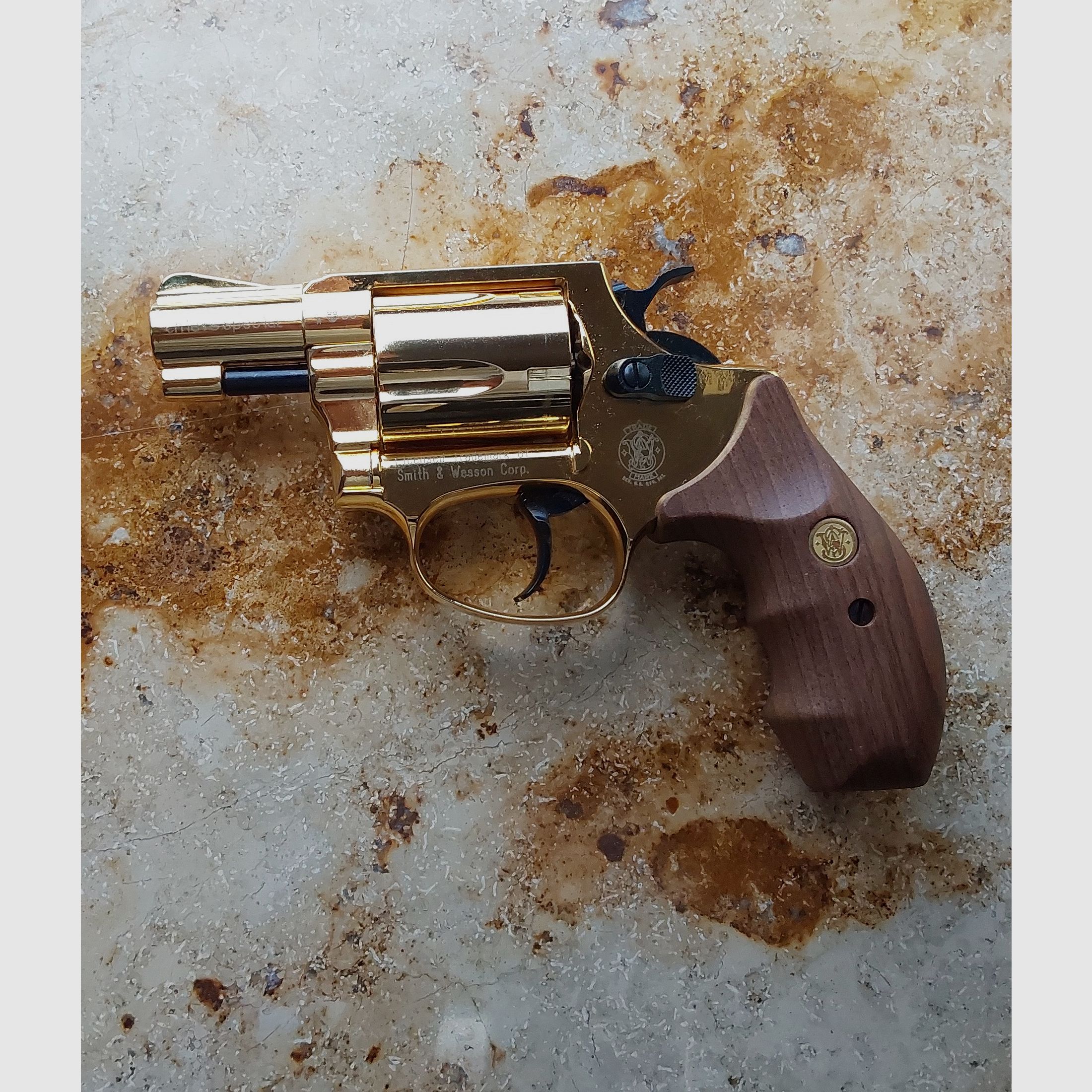 SMITH And WESSON  CHIEFS special  24 KARAT VERGOLDET 