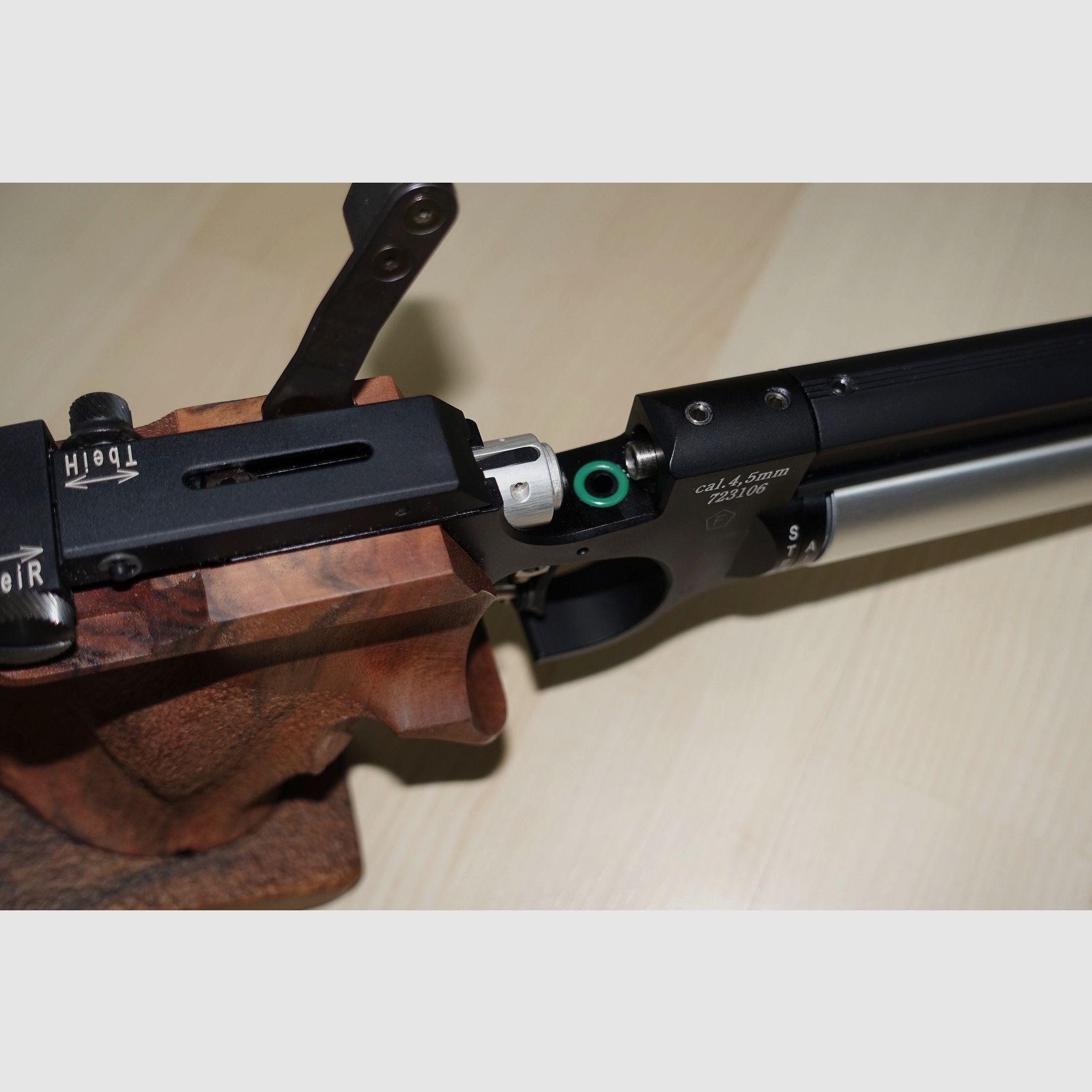 Steyr Pressluft Matchpistole / neue Kartusche / neuer Koffer / 2 Griffe, usw.