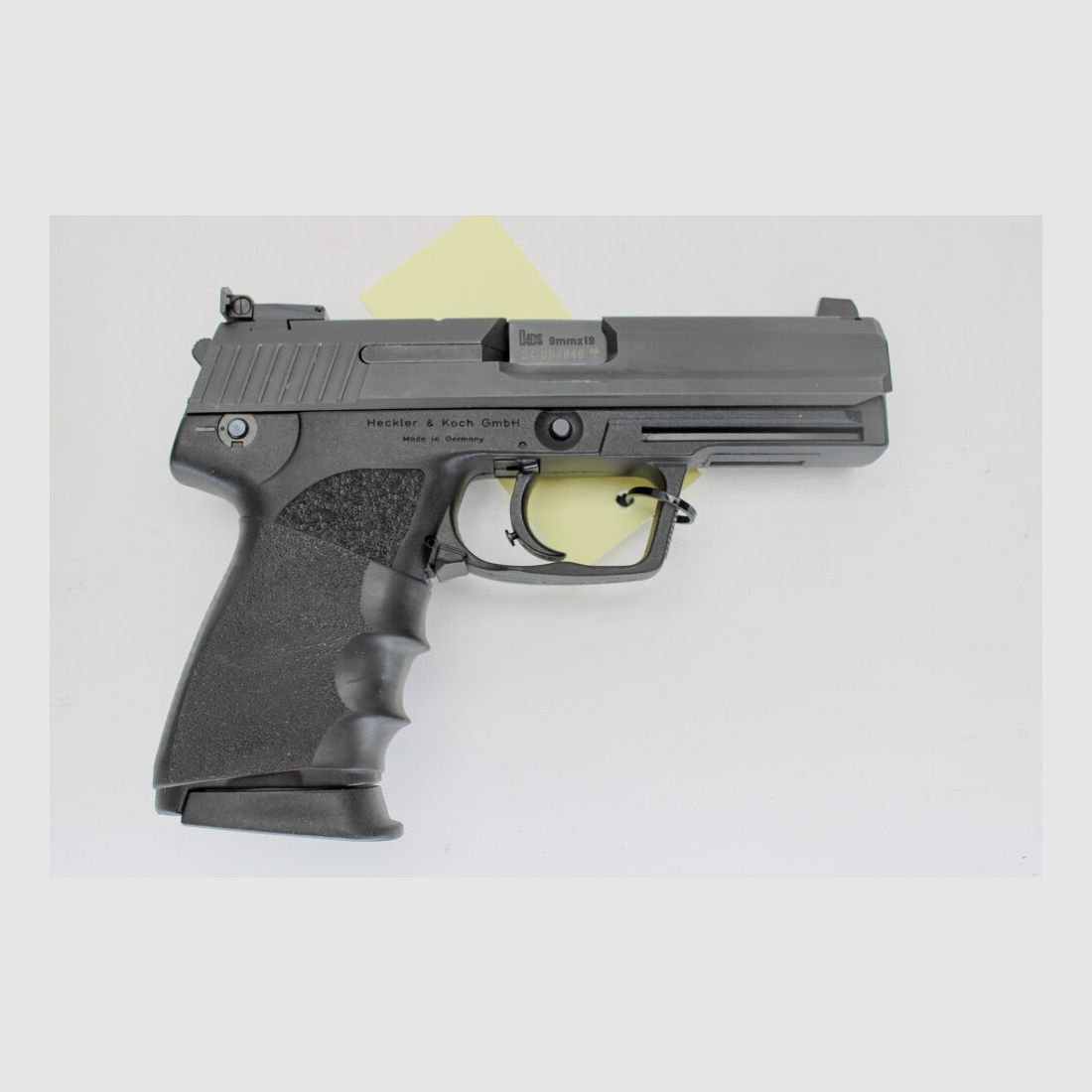 Pistole H&K HK USP Kaliber 9mm Luger mit 2 Magazinen 9mmLuger