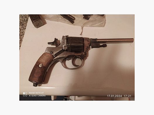 Revolver Nagant Deko DEFEKT Bodenfund Konvolut Teile