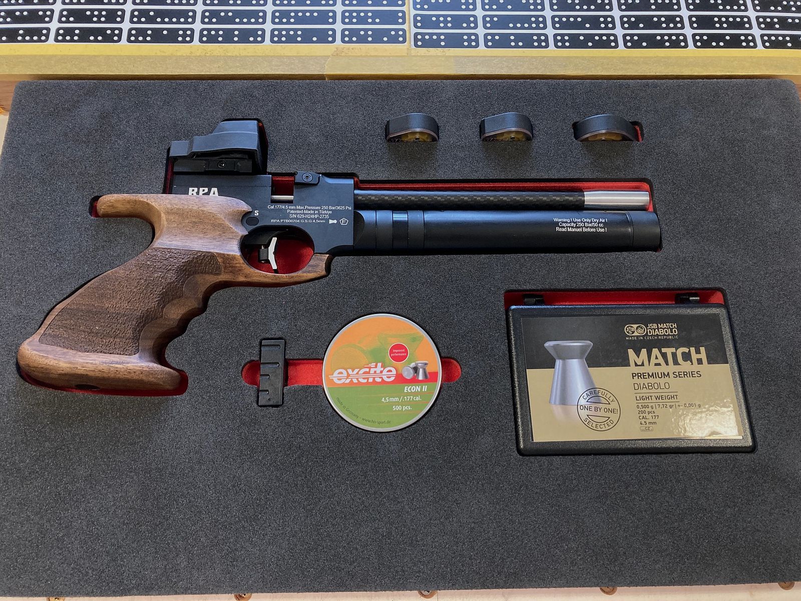 CNC-gefräste Koffereinlagen aus festem Schaumstoff