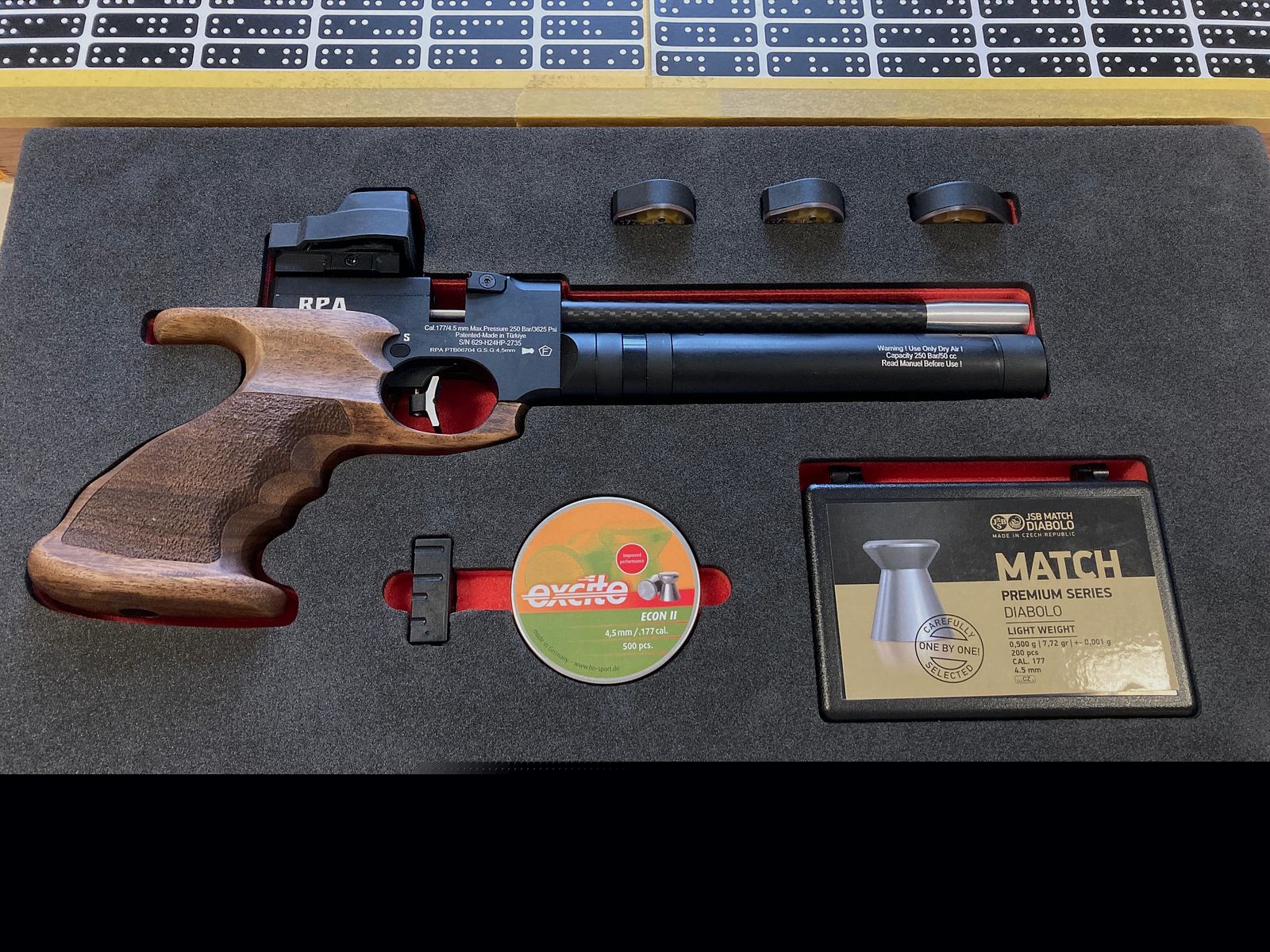 CNC-gefräste Koffereinlagen aus festem Schaumstoff