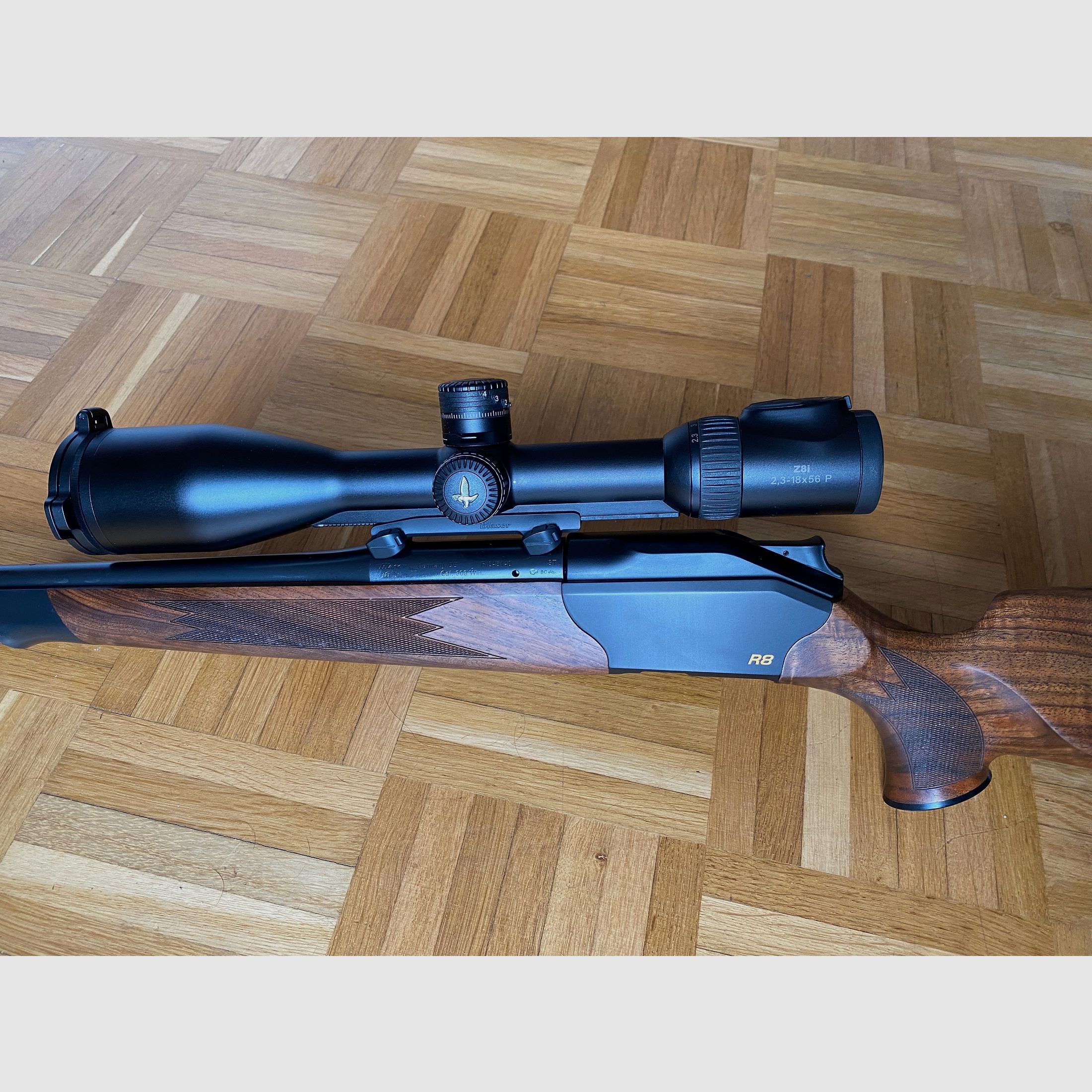 Blaser R8 Holz Standard mit Swarovski Z8i 2,3-18x56