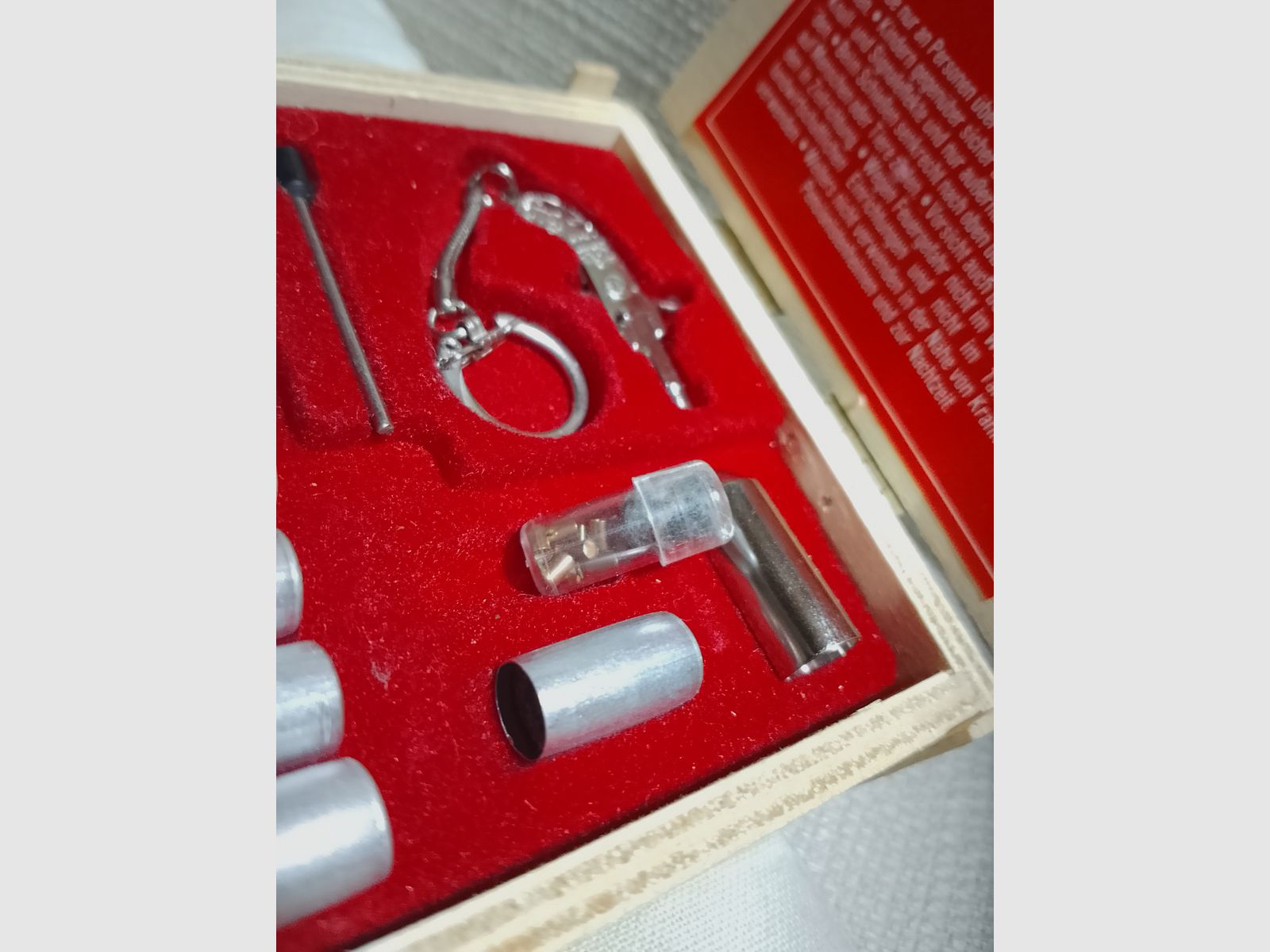 Bellissima scatola da collezione cassa di legno pistola più piccola del mondo set pistola segnale piccola grande esplosione Berloque come nuova