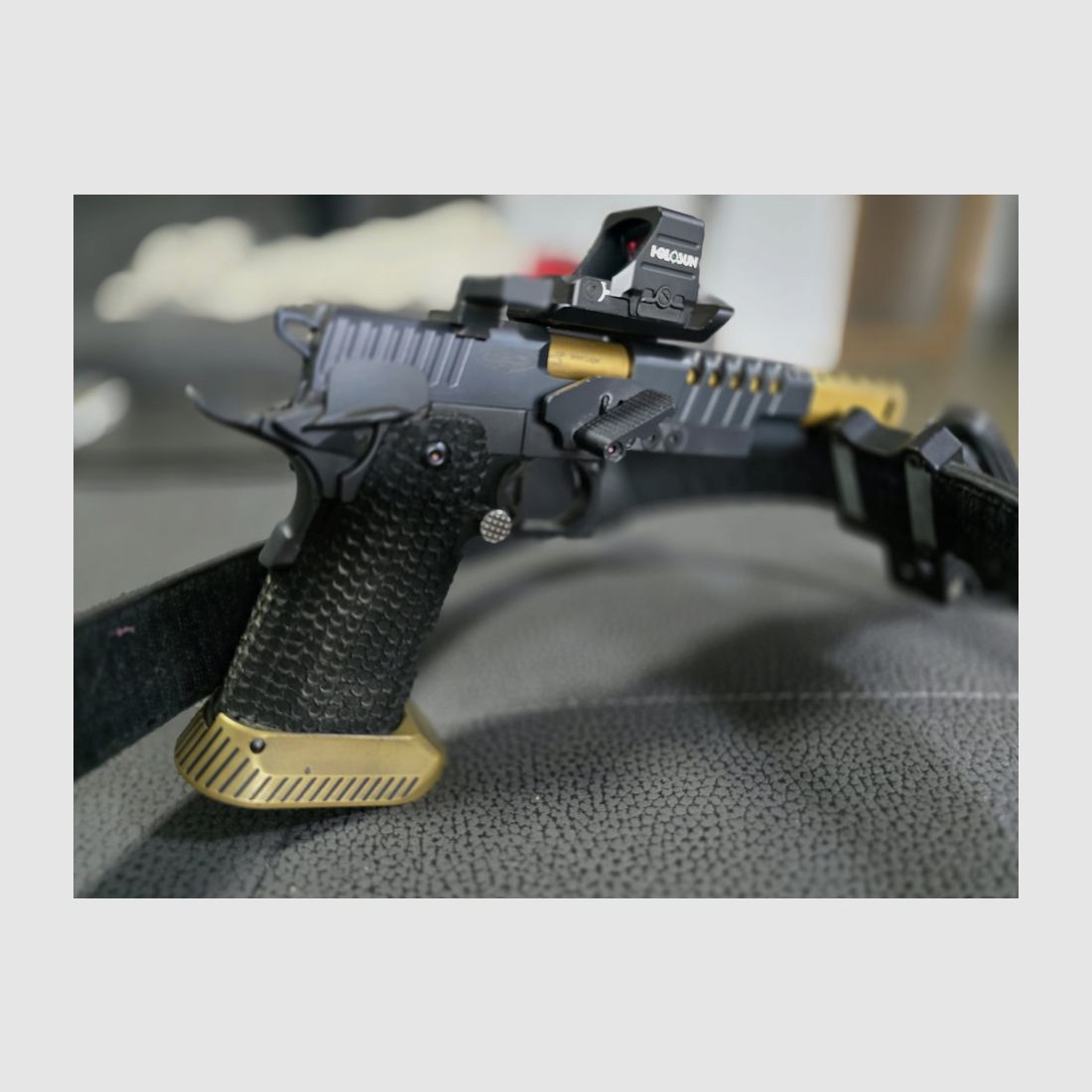 2011 HPS Racegun Open Master 9mm Major + STI Veriegelungsblock für das DAA X Holster + 4x DAA Magazintaschen + Magnet inkl. 4 STI Magazine (je 20 Schuss) + 1000 Geschosse