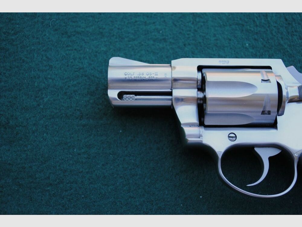 Colt Detective II, 2"LL, Stal nierdzewna polerowana na wysoki połysk, uchwyt gumowy Colt
