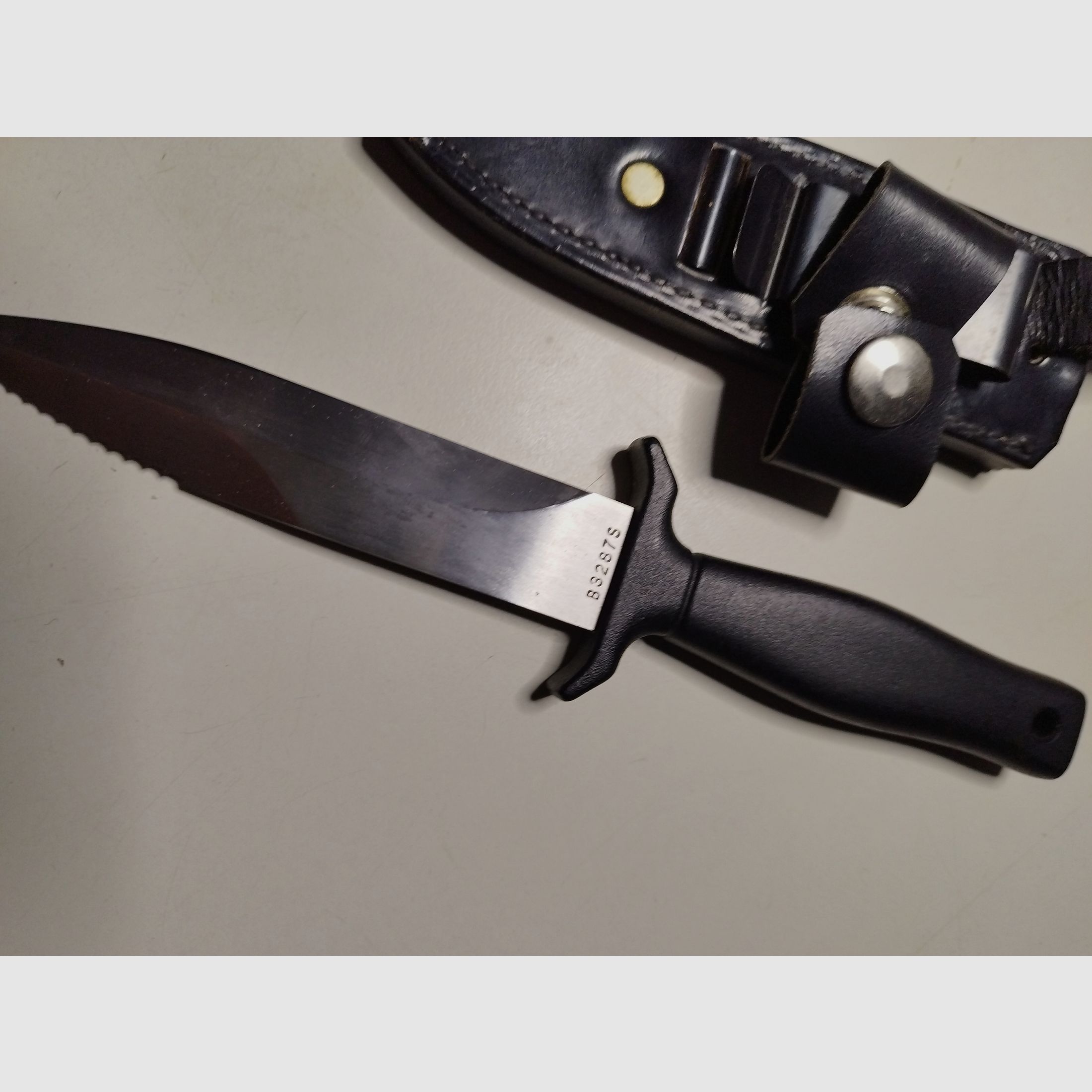 High-quality knife GERBER COMMAND 1 with leather clip sheath