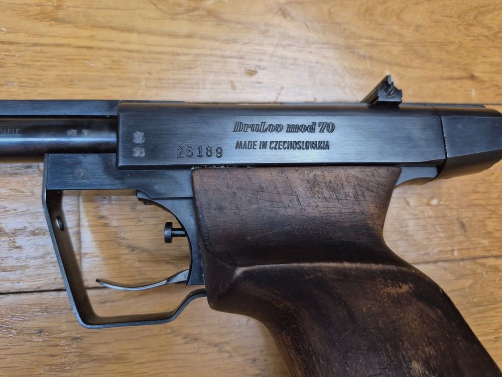 Drulov 70 Pistool – 22LR enkelvoudig – Tsjechische fabricage 1975 – Uitstekend instap pistool – zeer goede prijs-kwaliteitverhouding bij precisieschieten – TBE++, afbeelding 1 van 25