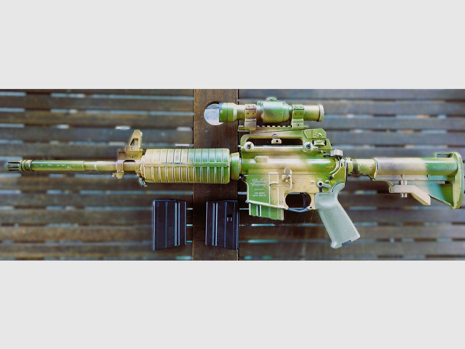 Windham 7,62×39 AK SRC AR15 w 7,62x39 z Aimpoint 9000 Blood Diamond