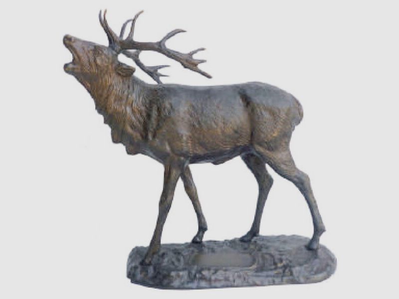 Statua di bronzo Lovergreen motivo cervo rhrender su un prato grande