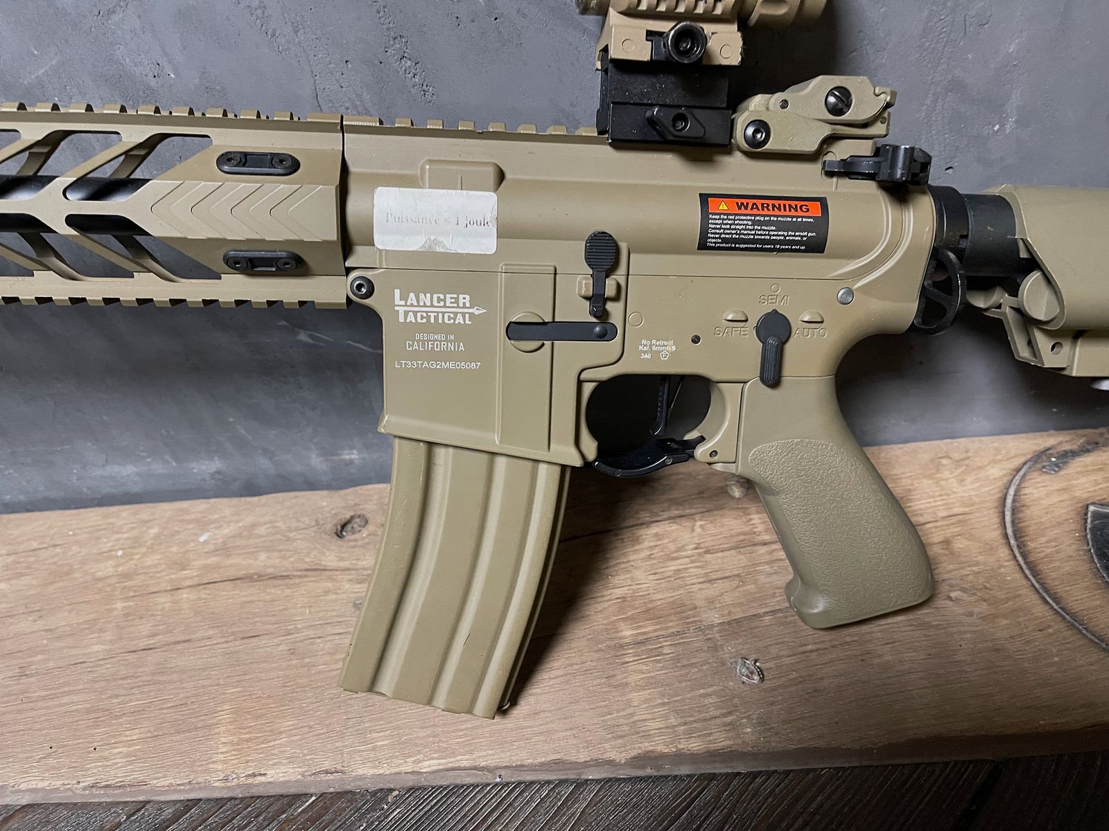 Konvult aus verschiedenen Langarm Waffen Lancer Tactical