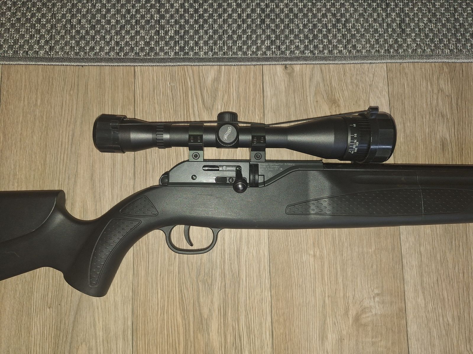 Fusil Umarex 850 Airmagnum CO2 Cal. 4,5 mm avec lunette de tir Walther 6x42