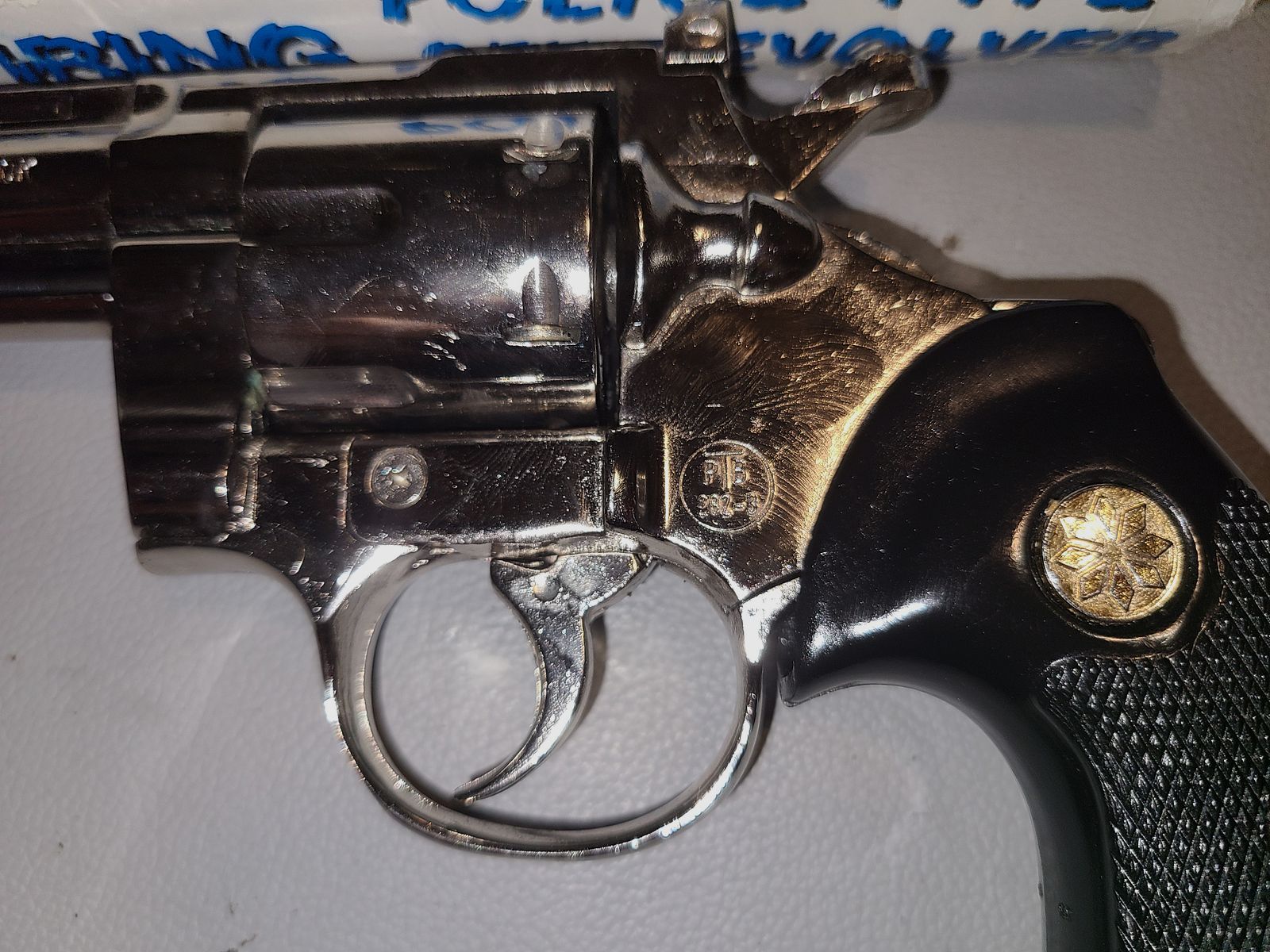 UMAREX PYTHON VERCHROMT/ ohne Zubehör/ mit OVP / cal. 9mm 380K / PTB  282-3 SCHRECKSCHUSS GAS REVOLVER SILVESTER SELBSTVERTEIDIGUNG / GEBRAUCHT 