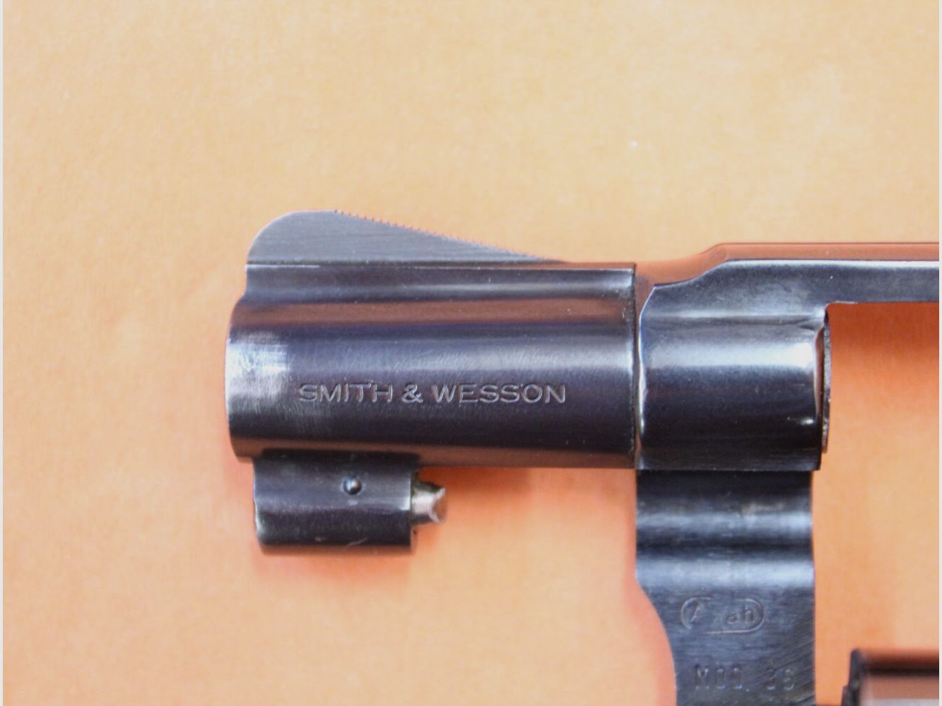 Smith & Wesson Revolver .38Special Smith&Wesson/ S&W 36 brüniert, 1 7/8" Lauf/ Holzgriffschalen Gebrauchtwaffe