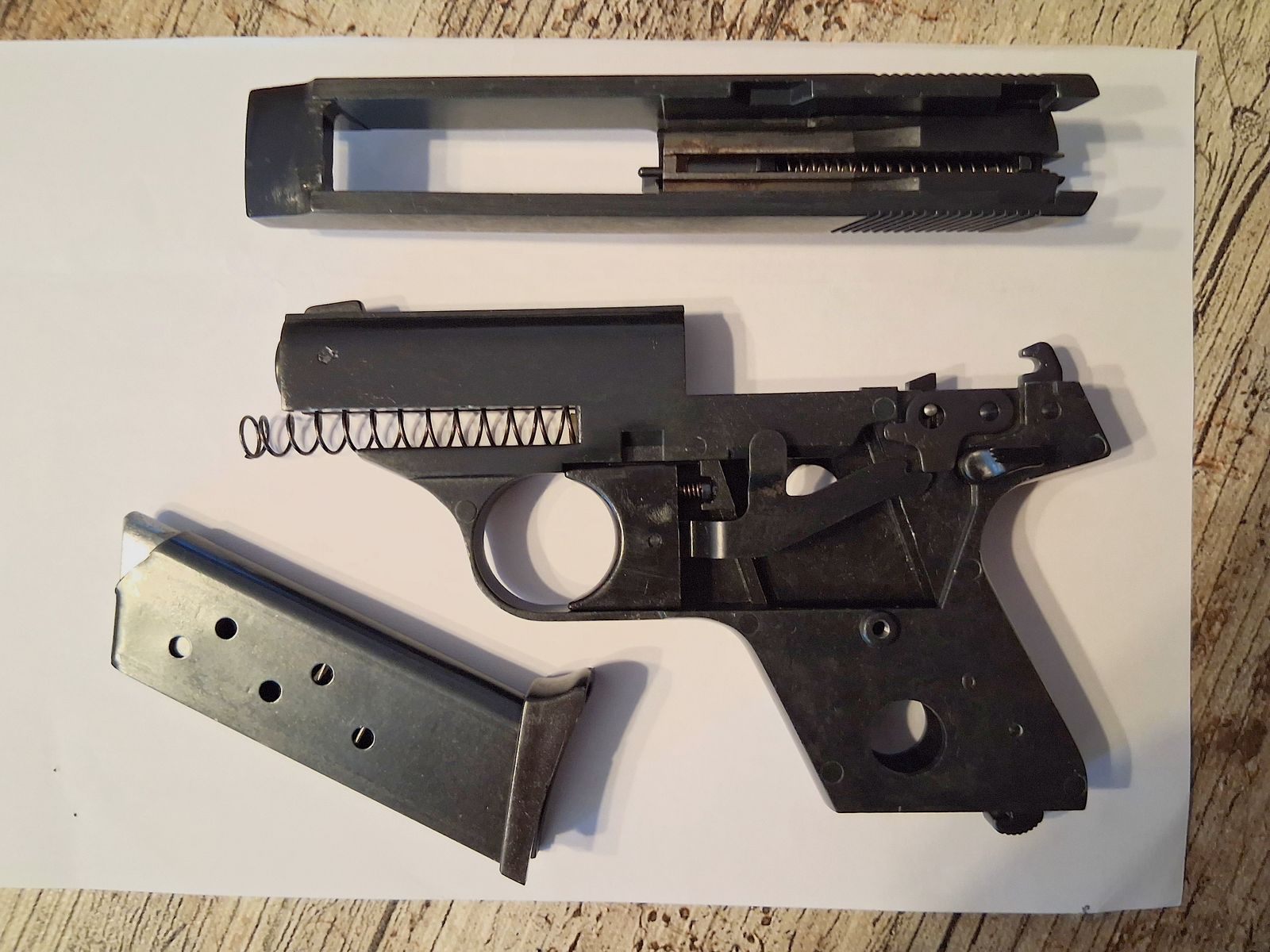 Collectionneurs attention !!! Röhm RG 8 (PTB-154), plaquettes en bois, chargeur de rechange, État TOP, jamais tiré