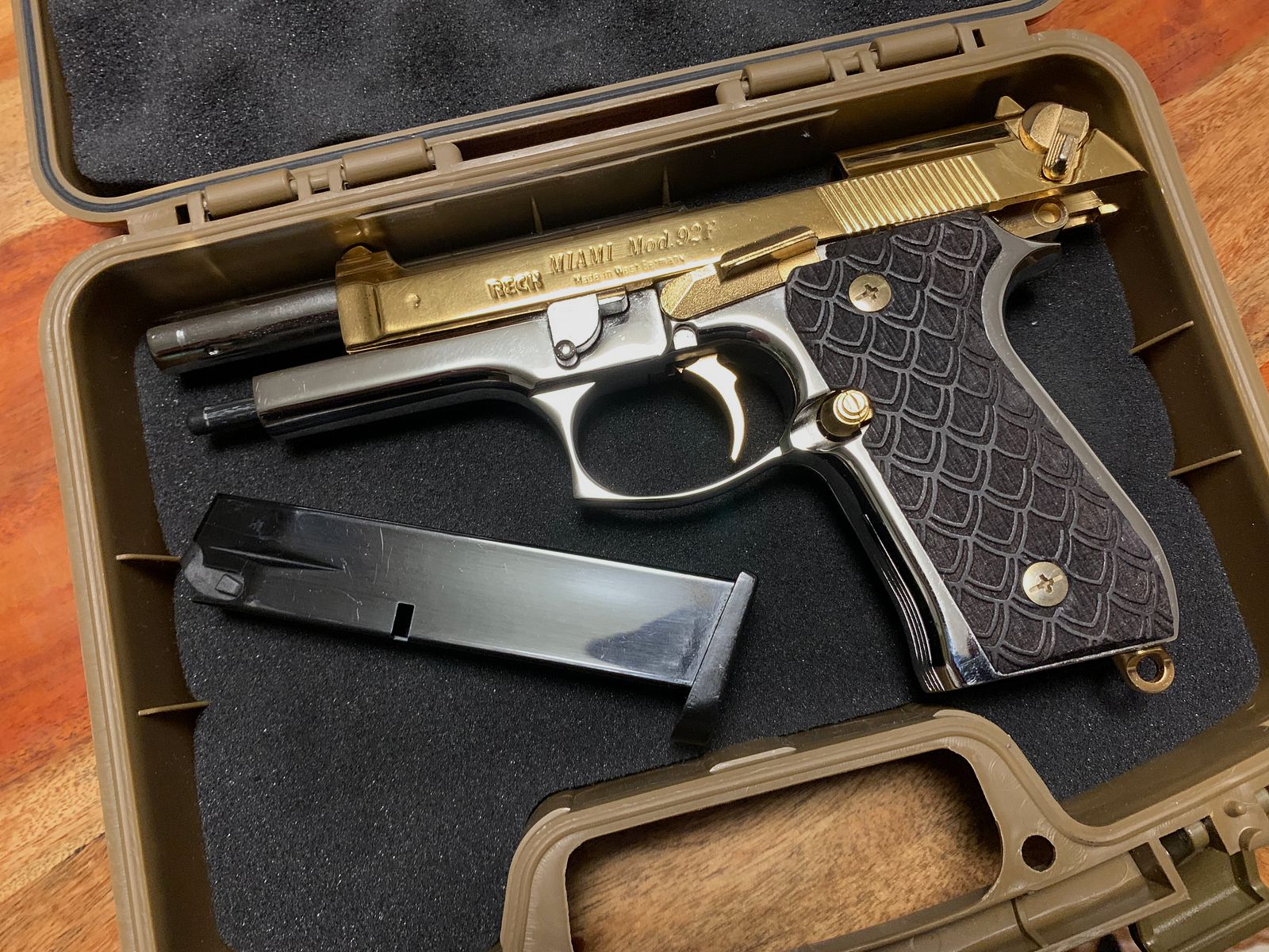Reck Miami 92F, 9mm P.A.K. 24k gold-plated and chrome-plated