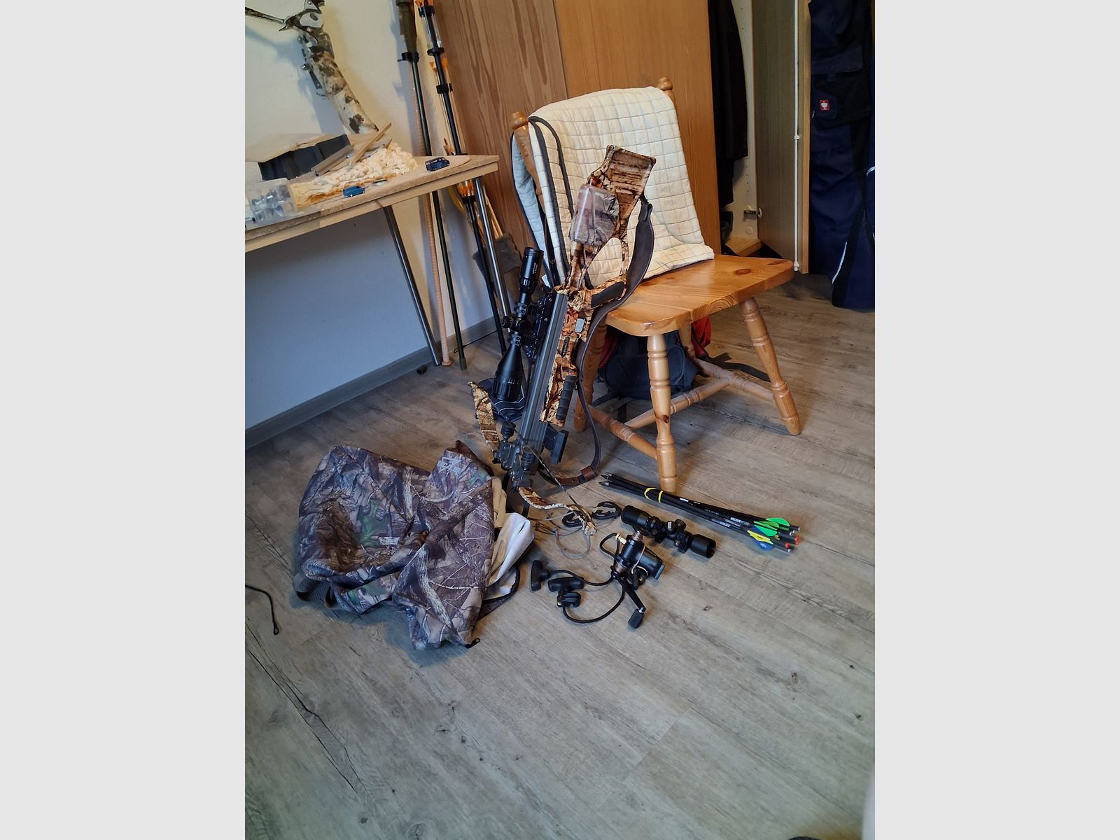 Recurve Jagdarmbrust Excalibur Matrix 330, 220 lbs mit viel Zubehör