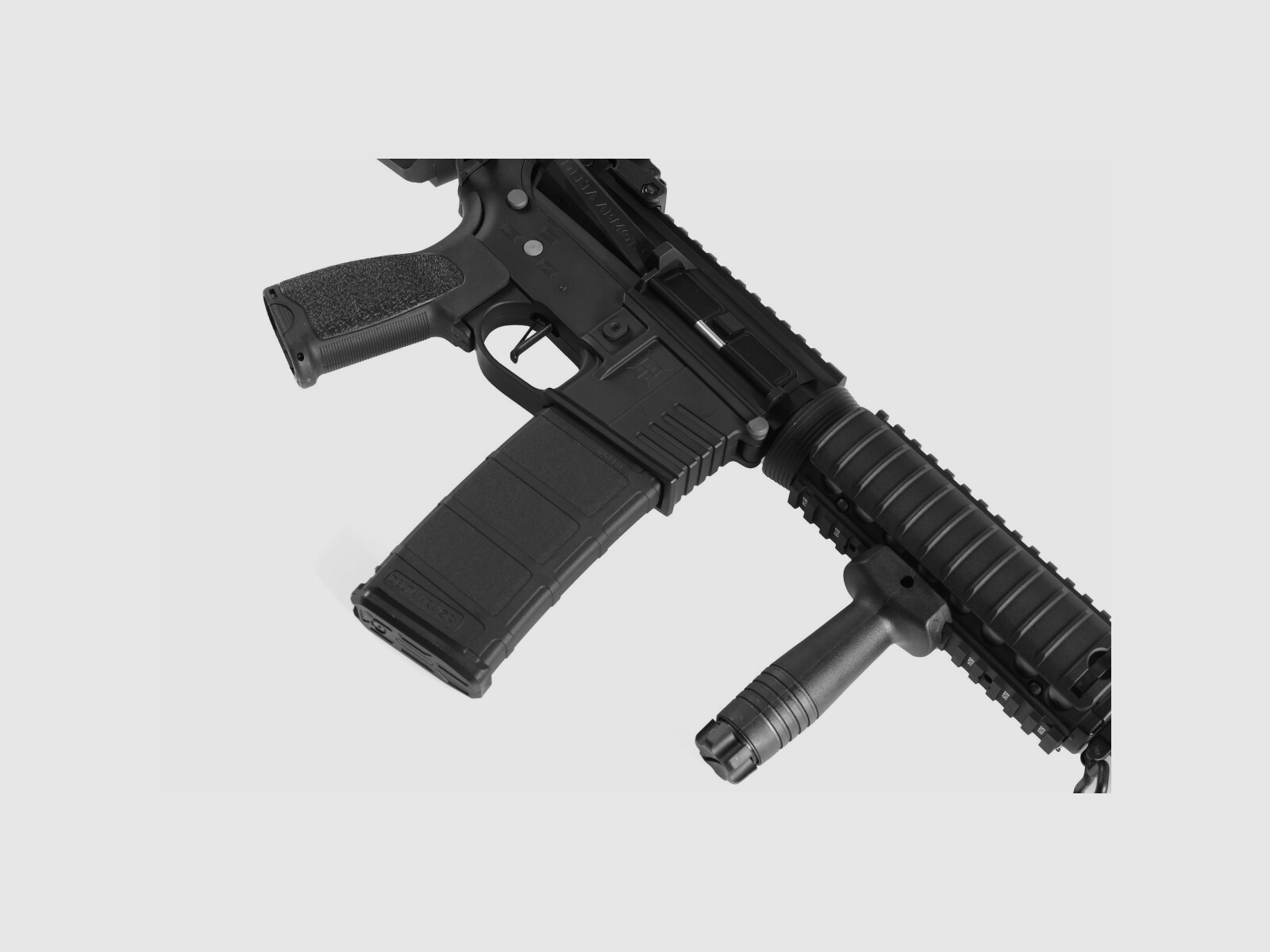 AR15 CQB-R ALPHA Vollmetall Vollmetall Delta Armory Schwarz S-AEG Airsoft Gewehr Frei ab 18 Jahren