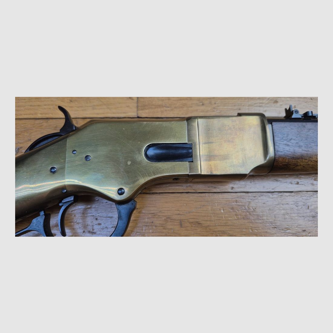 Sehr schöne Winchester 1866 – Modell Karabine für Navy Arms – Waffe Uberti Made in Italy von 1973 – Kal. 44-40 Win – 9 Schuss +1 – Ausgezeichneter Zustand! – Eine der besten, wenn nicht die beste Reproduktion für den US-Markt – TBE+ /TBE++, Bild 6 von 32