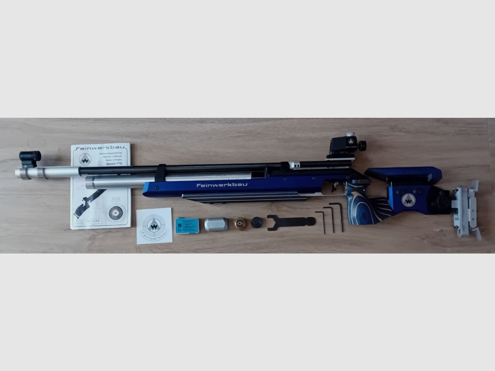 Press - Luftgewehr Feinwerkbau P 70 ALU - Links - Schaft