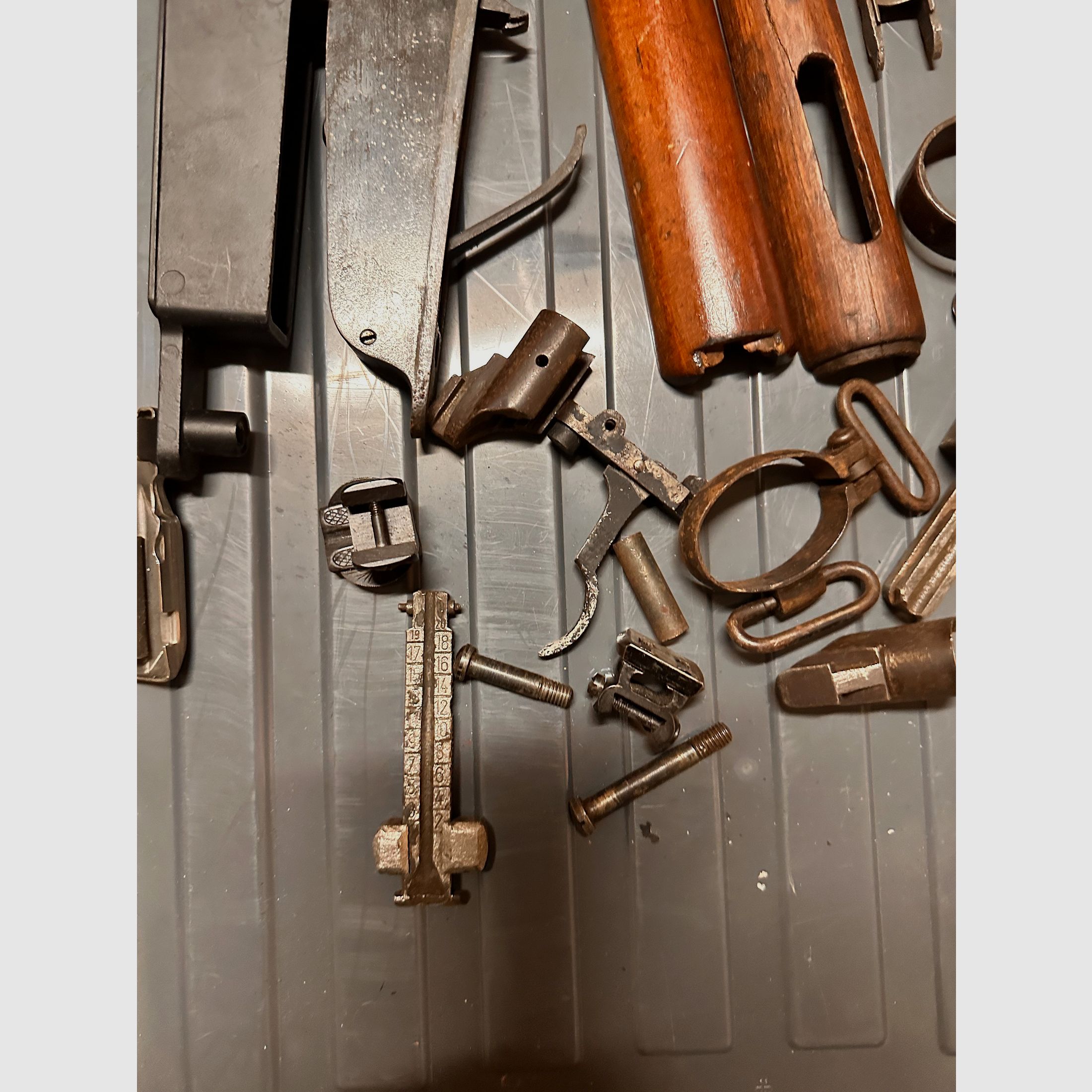 Beschläge Gewehr alt Handschutz Abzug Visier 