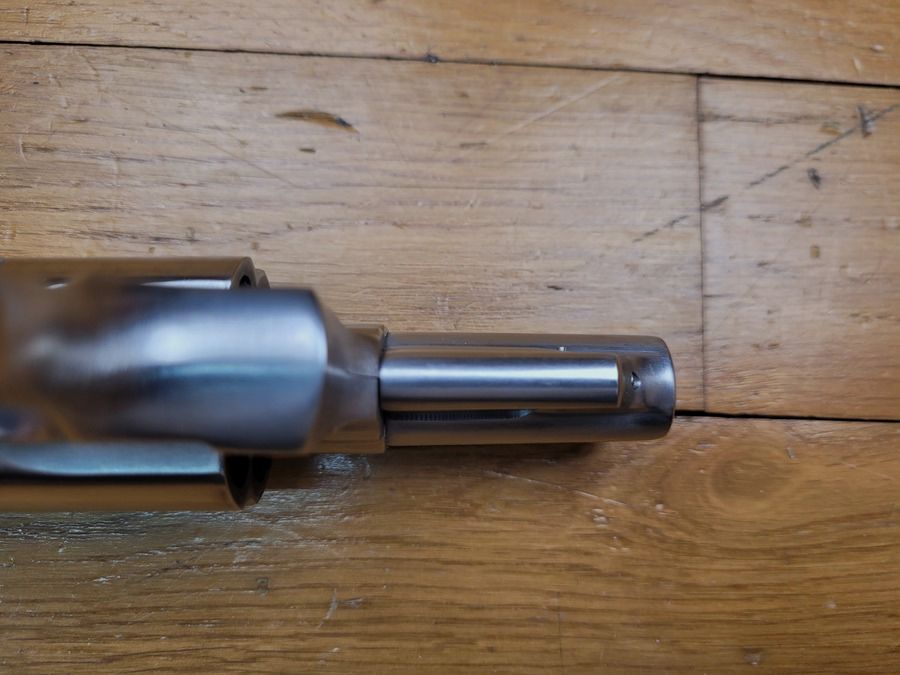 Sehr schöner Revolver Smith & Wesson M66-1 Subnose genannt „Combat Stainless Magnum“ – 6 Schuss in .357 mag – Lauf 2,5 Zoll – neue polierte Edelstahl-Oberfläche – M66-1 von 1977 oder 1978 – die echte „Hand Canon“ in neuwertigem Zustand, Bild 9 von 17
