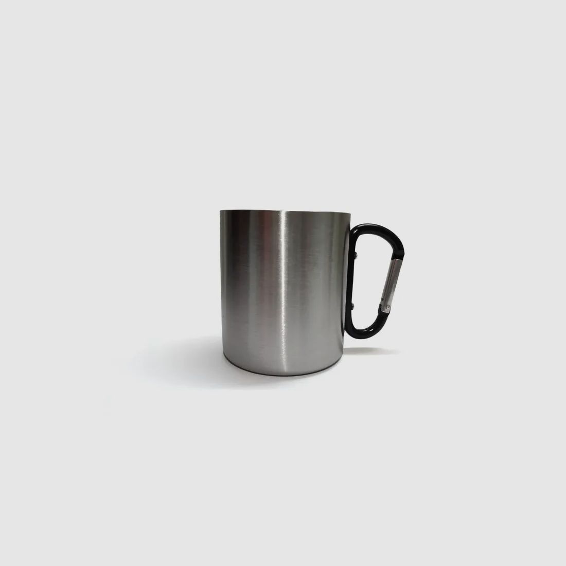 Double-walled stainless steel mug with black carabiner handle