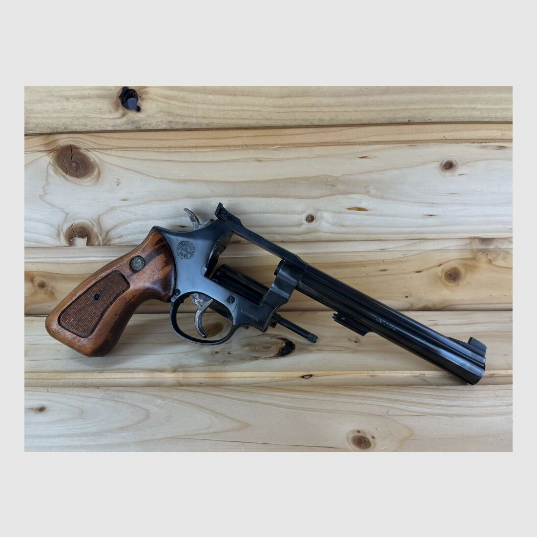 Taurus - Brasil, KK - Revolver .22lr, 6" Lauflänge, Holzgriffschalen .22lr