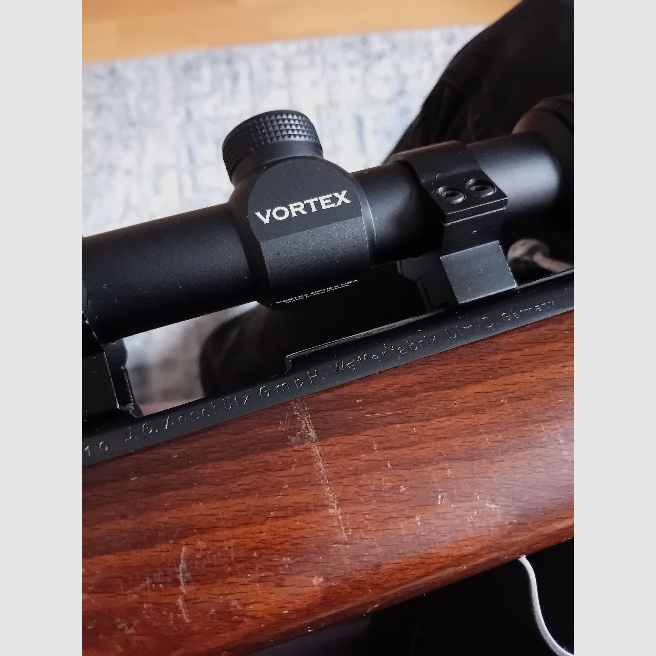 Fucile Anschütz modello 1393 calibro 22 con cannocchiale Vortex Diamondback 3,5-10x50